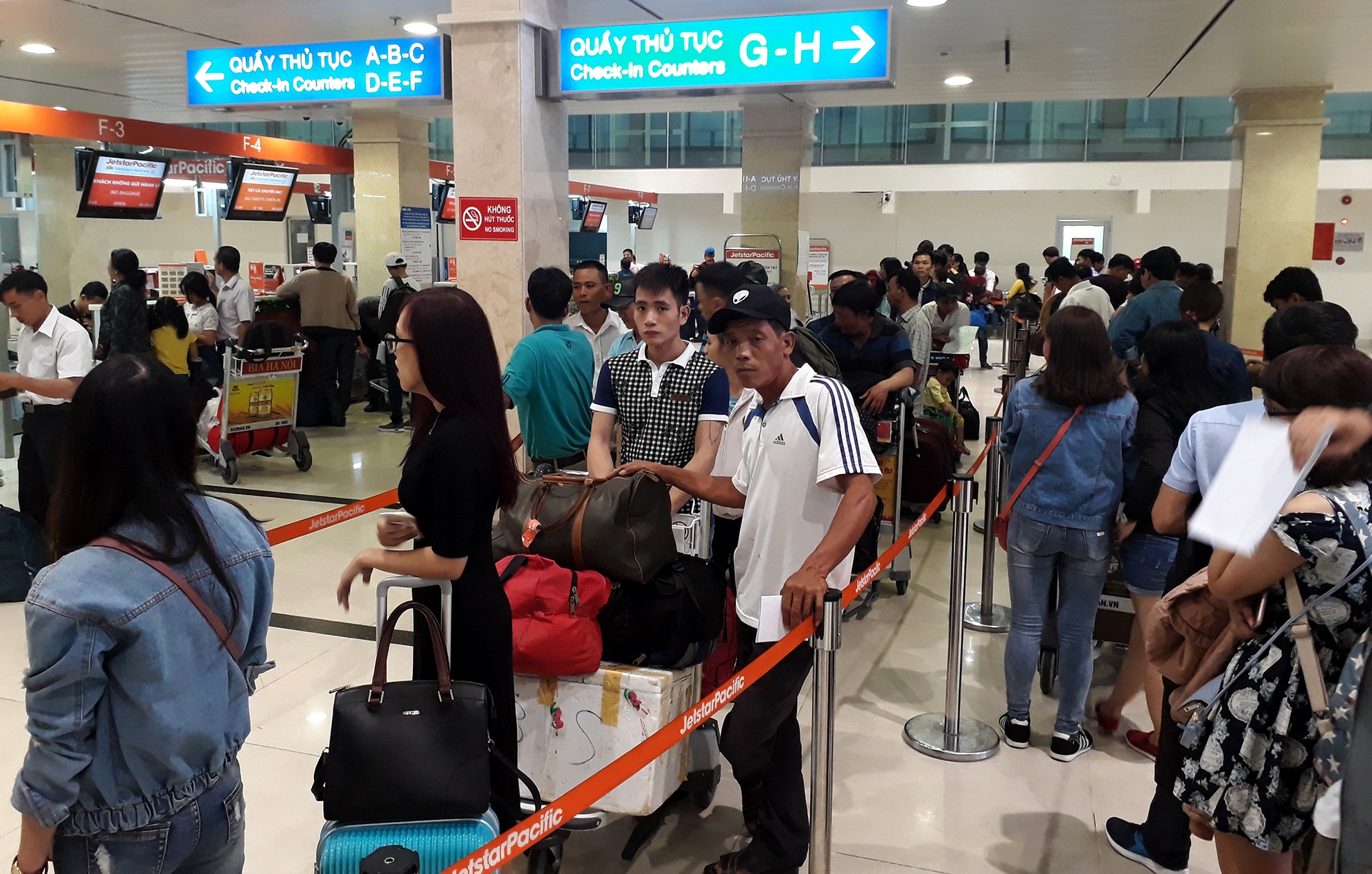 San bay Tan Son Nhat chat cung nguoi anh 3