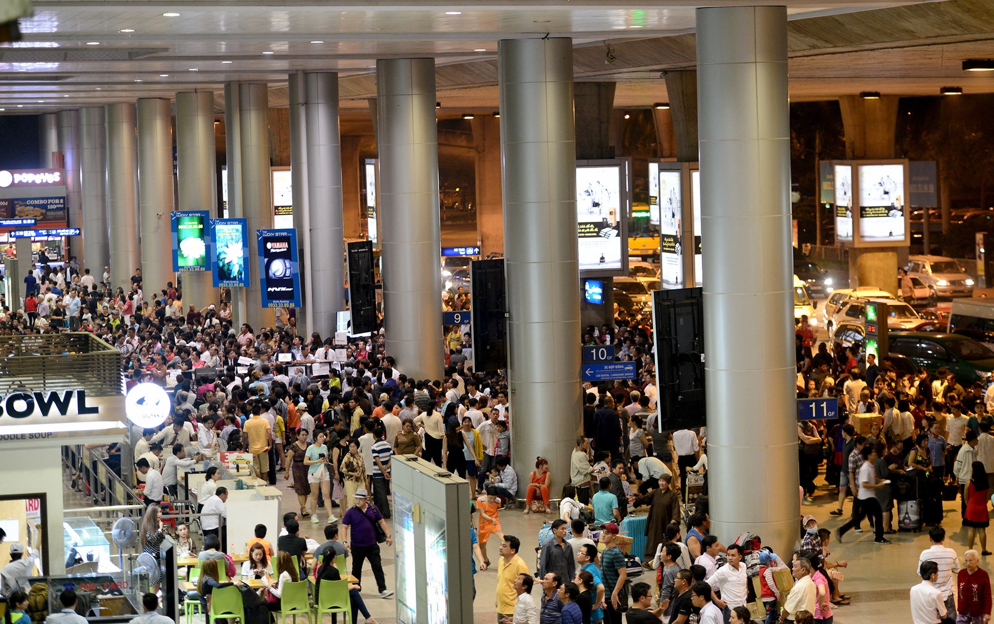 Viet kieu ve nuoc an Tet anh 1