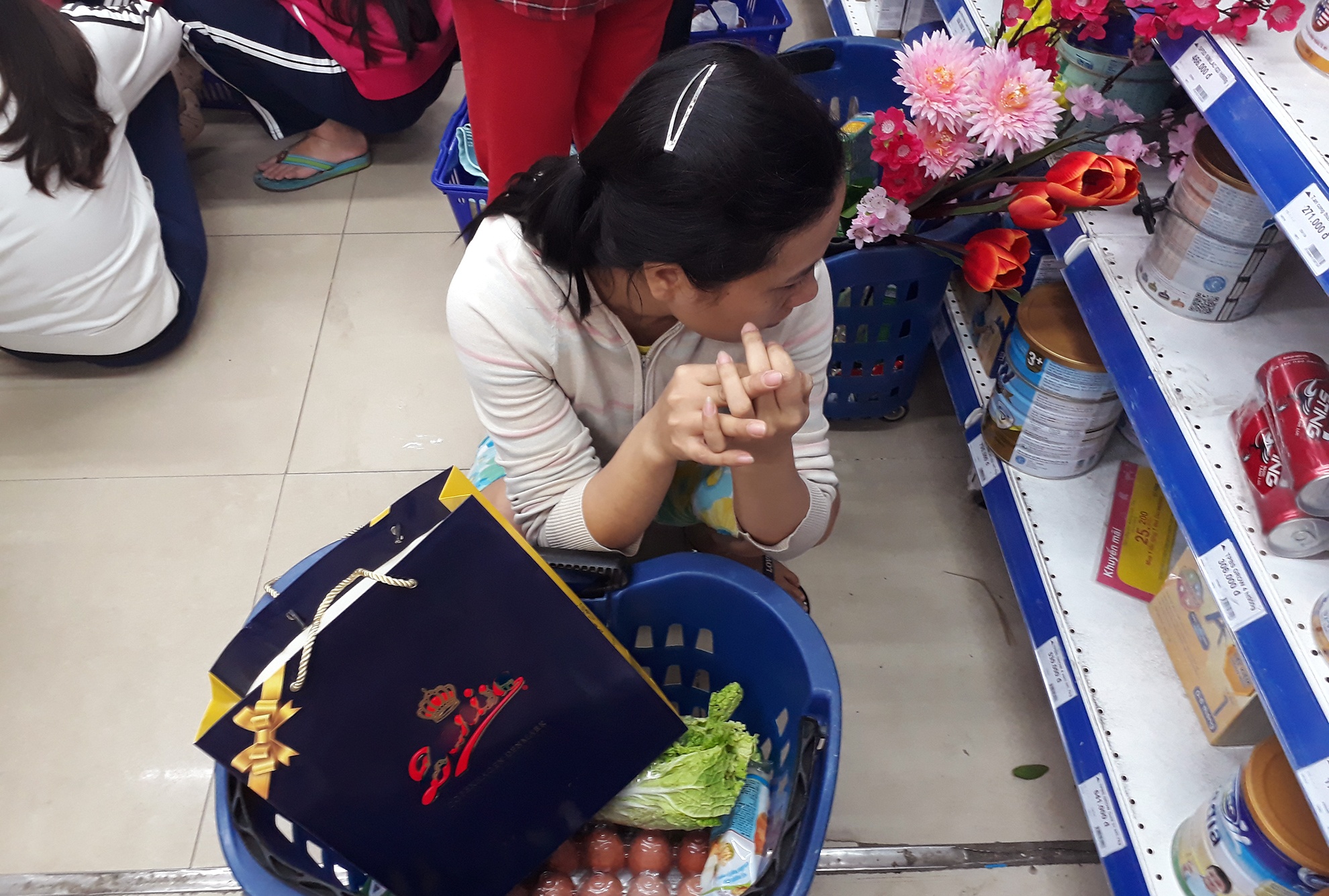 xep hang dai cho thanh toan trong sieu thi anh 14