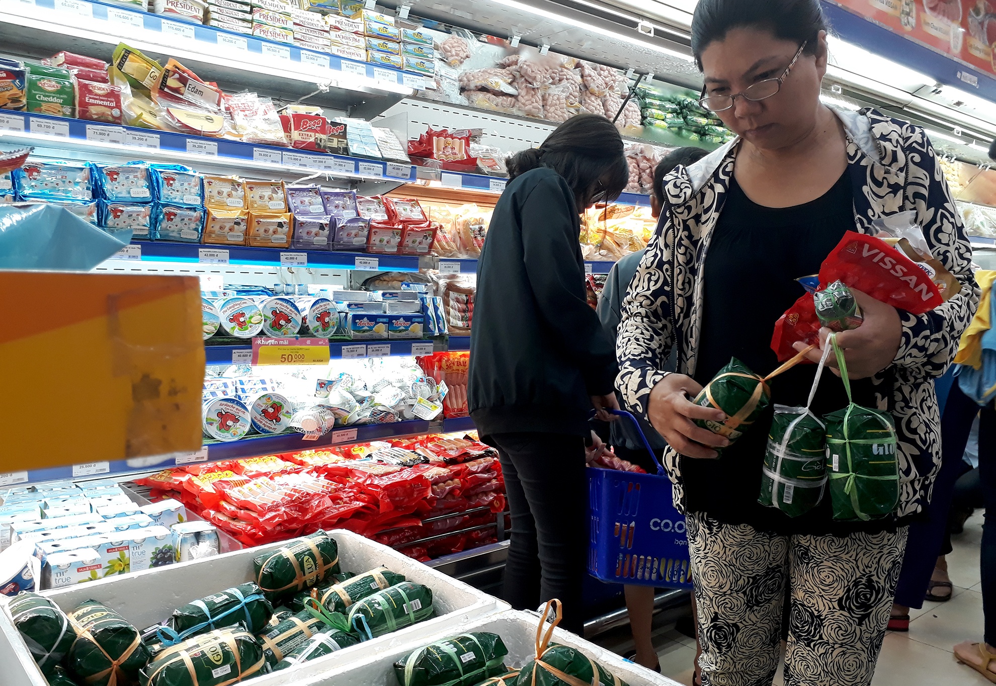 xep hang dai cho thanh toan trong sieu thi anh 3