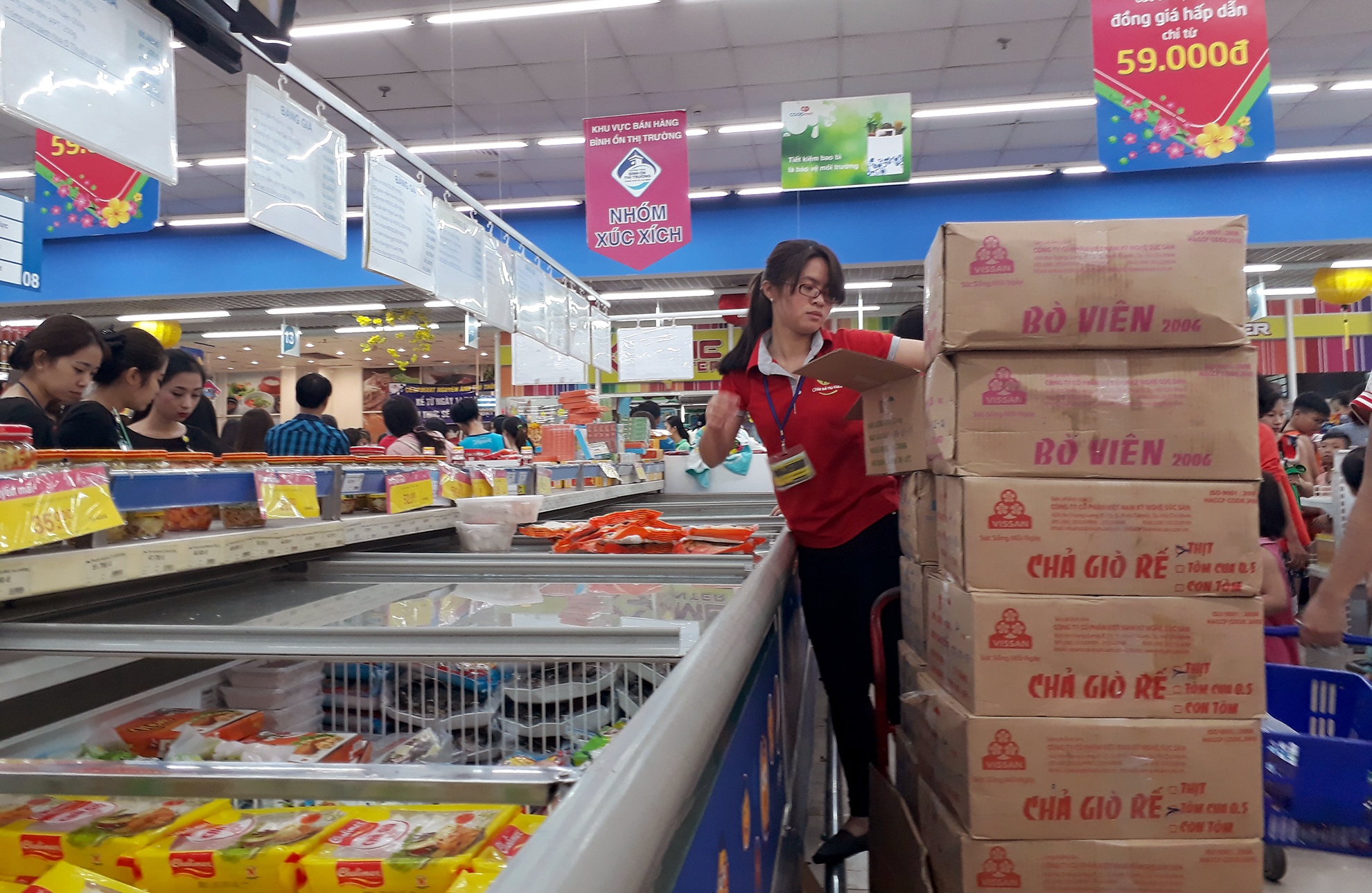 xep hang dai cho thanh toan trong sieu thi anh 7