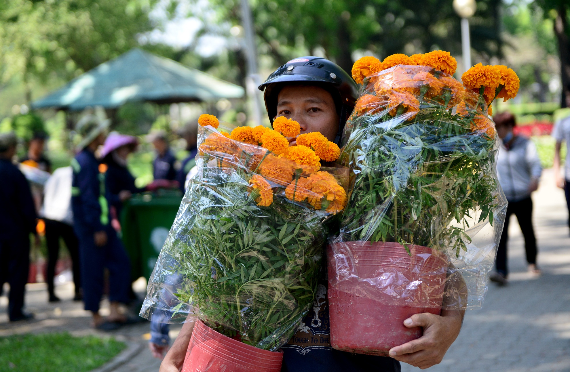 hoa Tet bi vut bo o Sai Gon anh 14