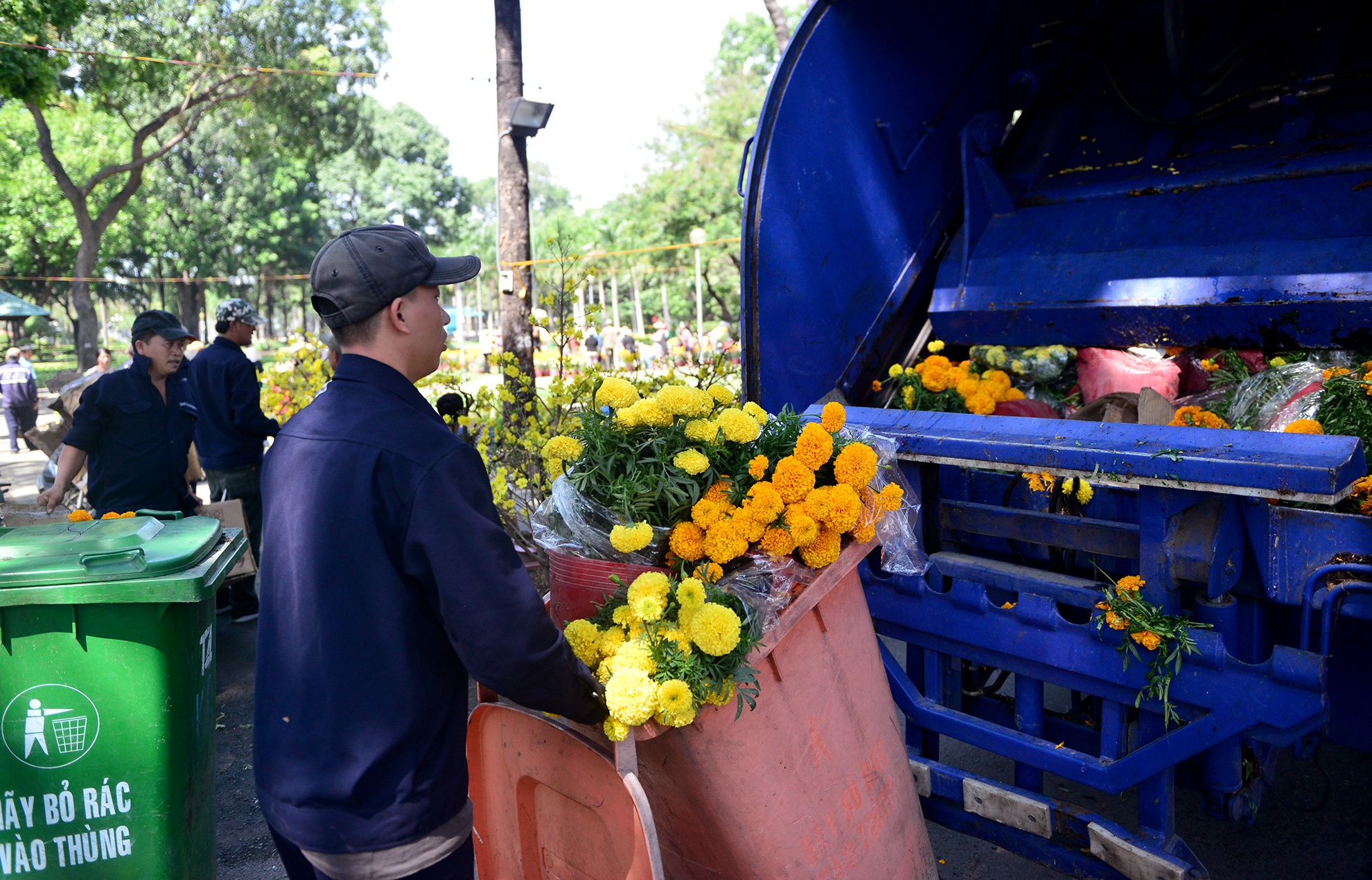 hoa Tet bi vut bo o Sai Gon anh 16