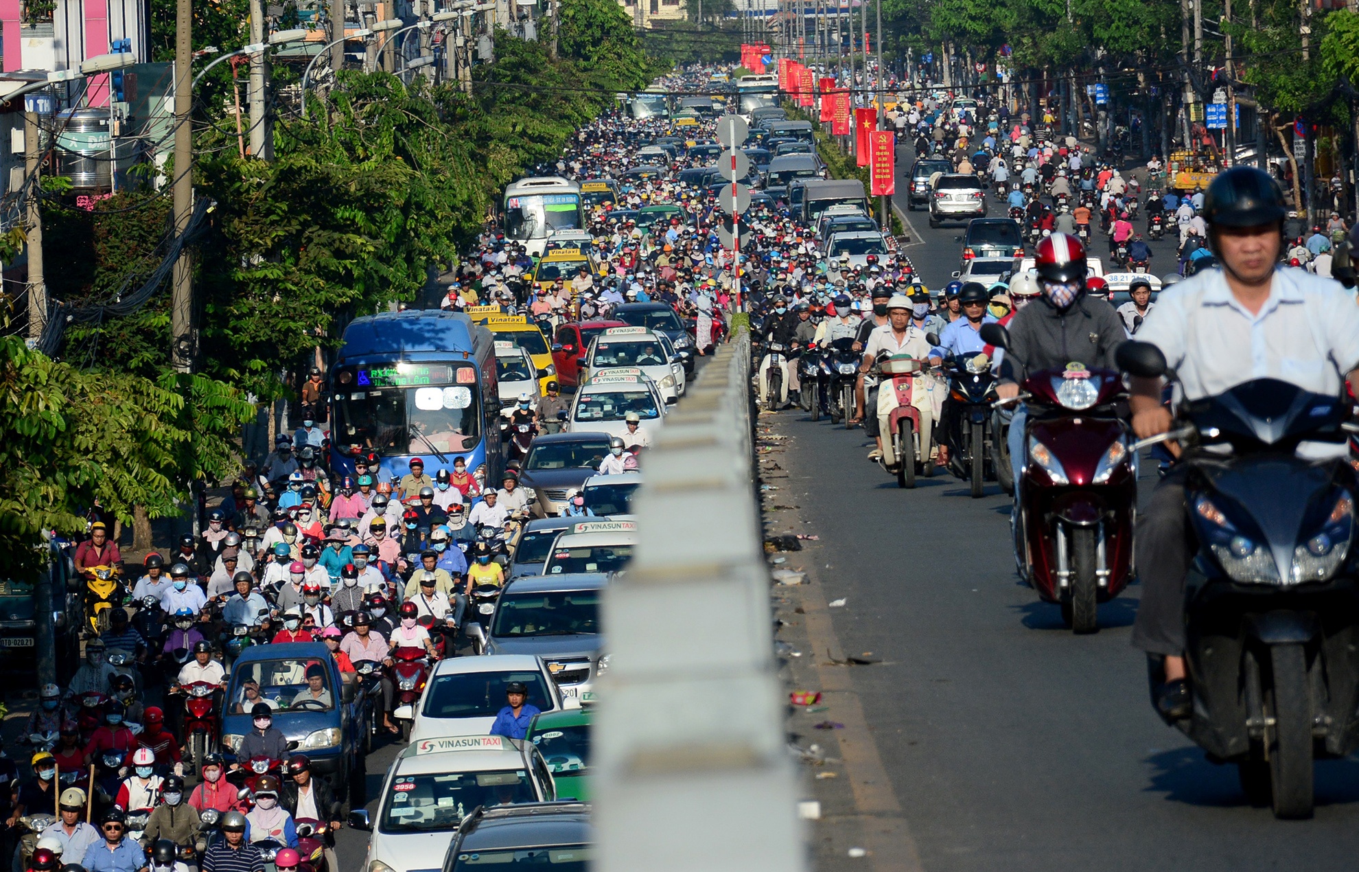 giao thong Sai Gon truoc va ngay mong 1 Tet anh 27