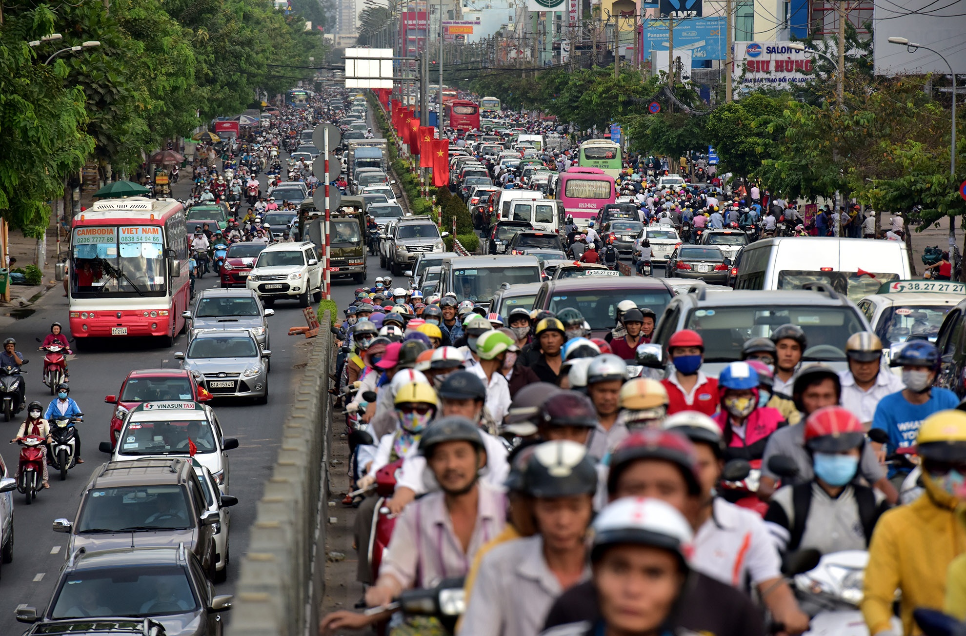 giao thong Sai Gon truoc va ngay mong 1 Tet anh 25