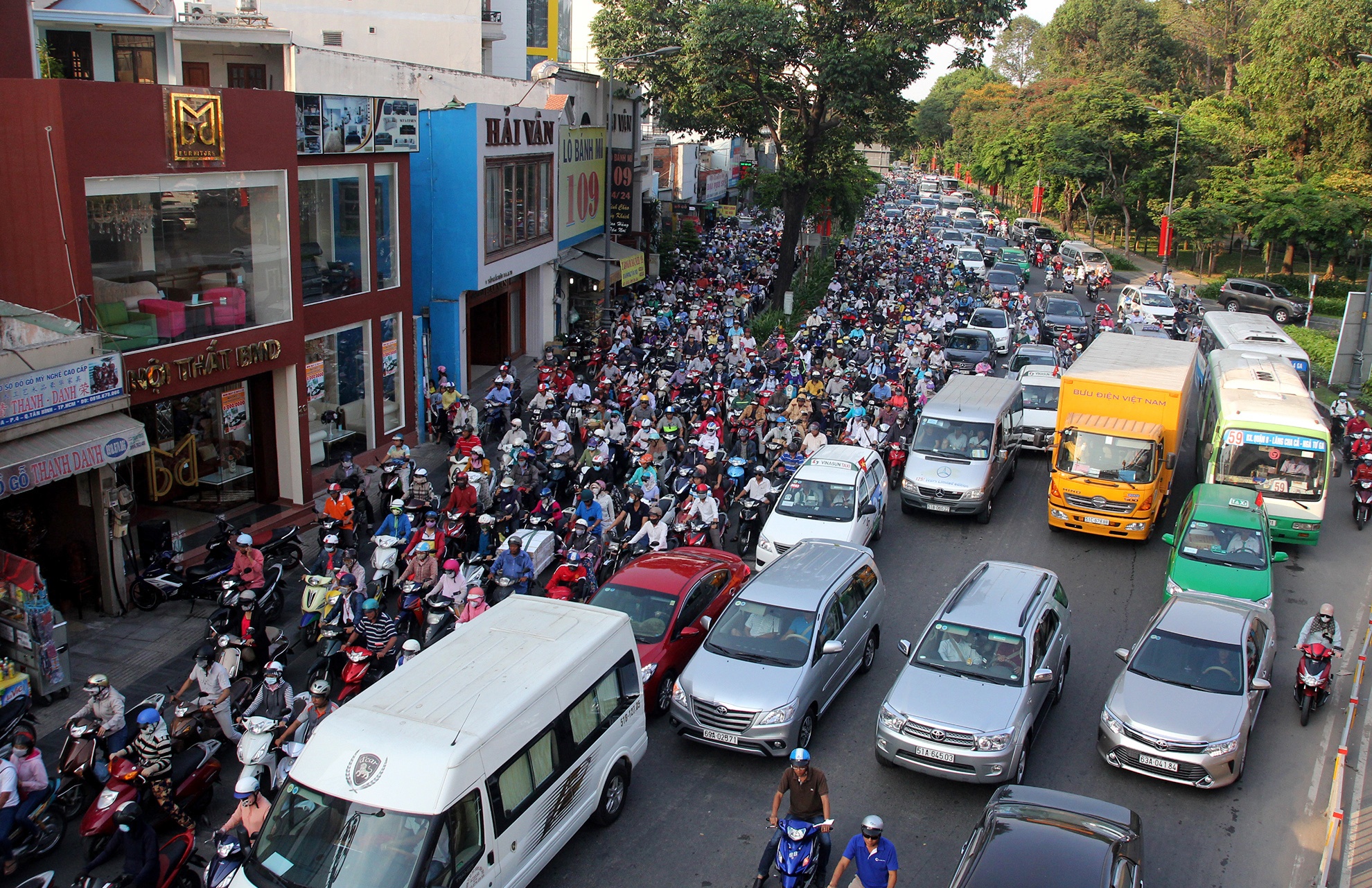 giao thong Sai Gon truoc va ngay mong 1 Tet anh 23