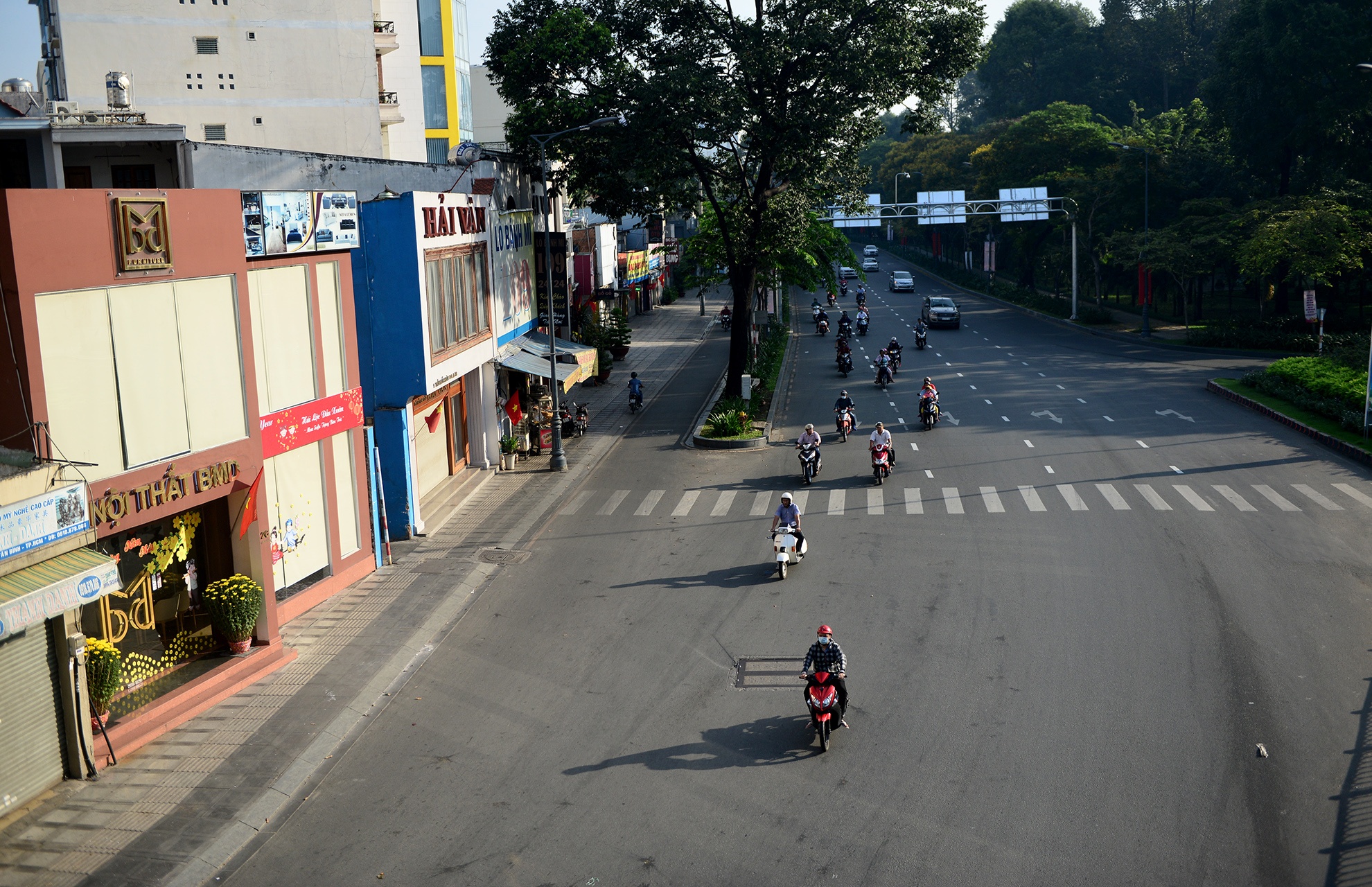 giao thong Sai Gon truoc va ngay mong 1 Tet anh 24