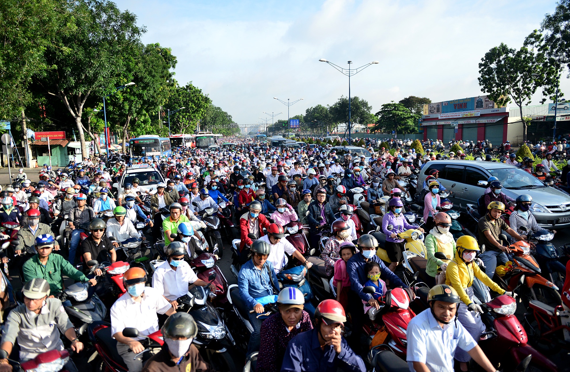 giao thong Sai Gon truoc va ngay mong 1 Tet anh 29