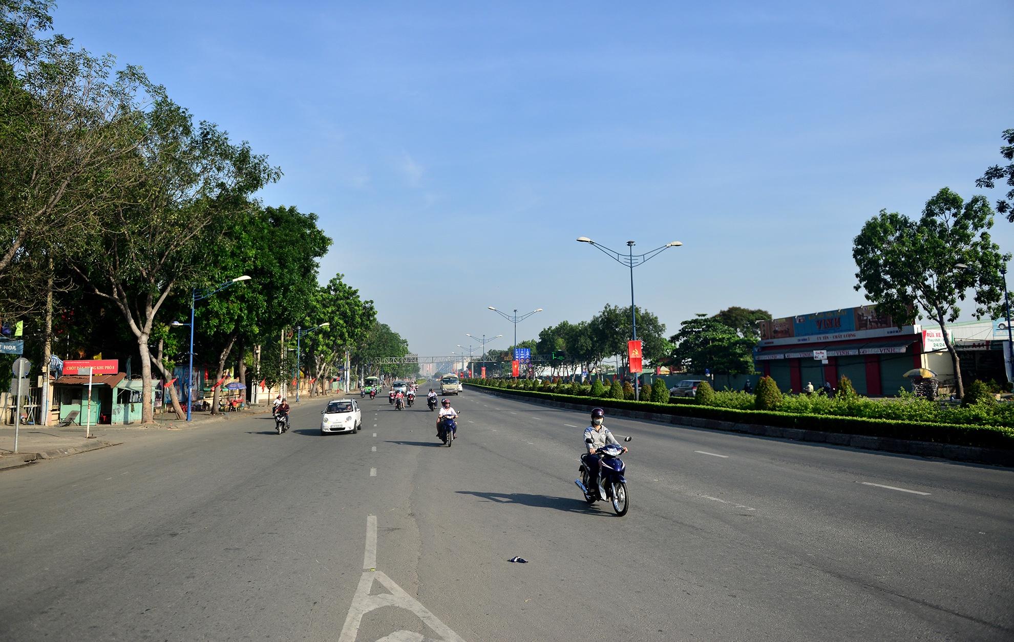 giao thong Sai Gon truoc va ngay mong 1 Tet anh 30