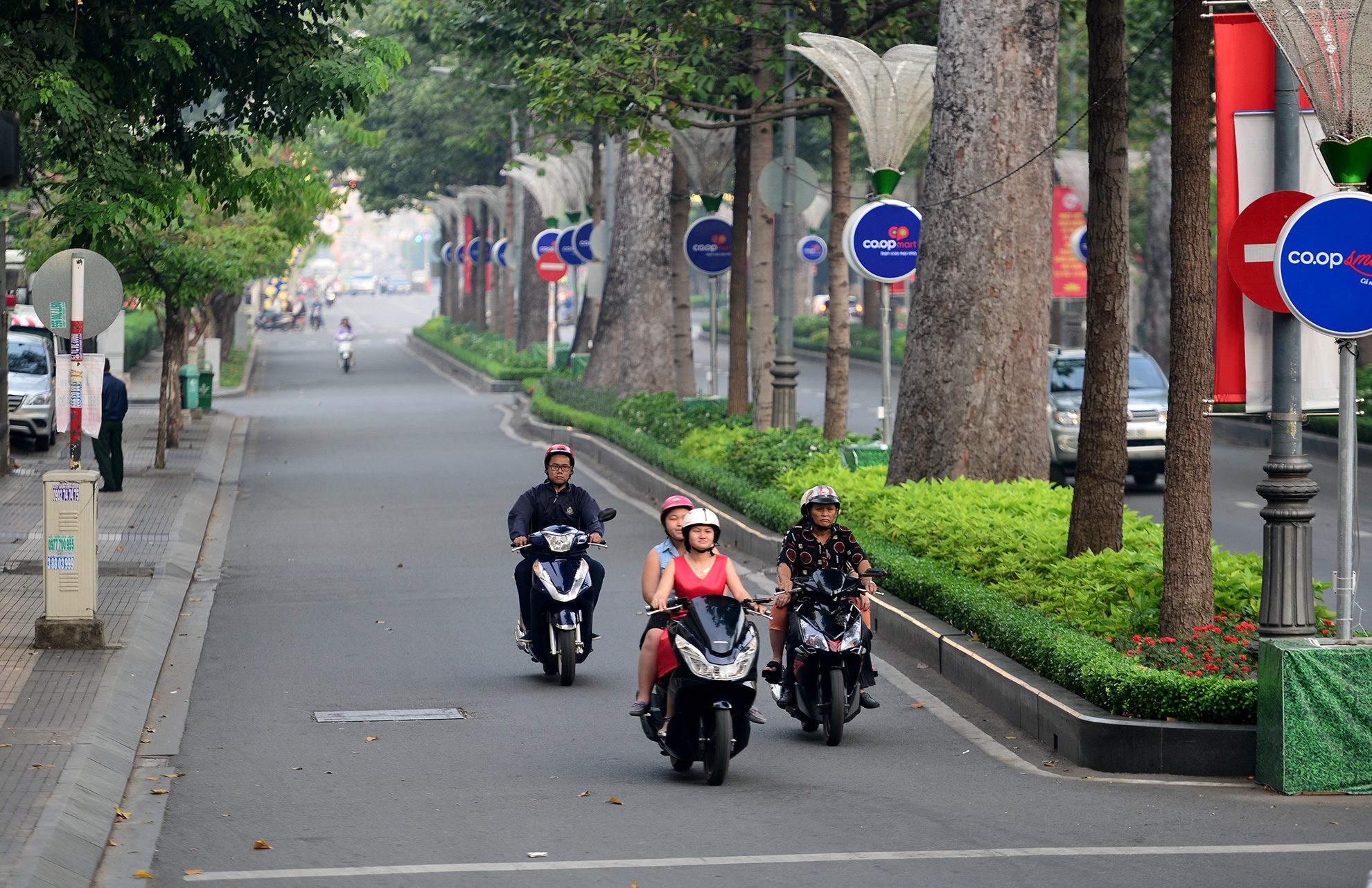 giao thong Sai Gon truoc va ngay mong 1 Tet anh 4