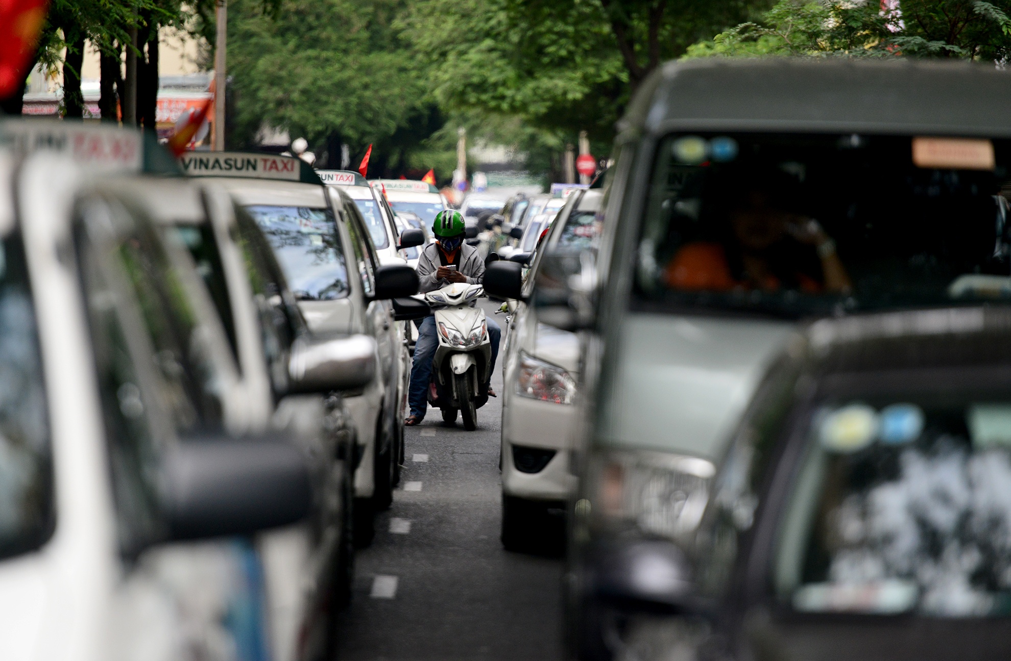 giao thong Sai Gon truoc va ngay mong 1 Tet anh 9