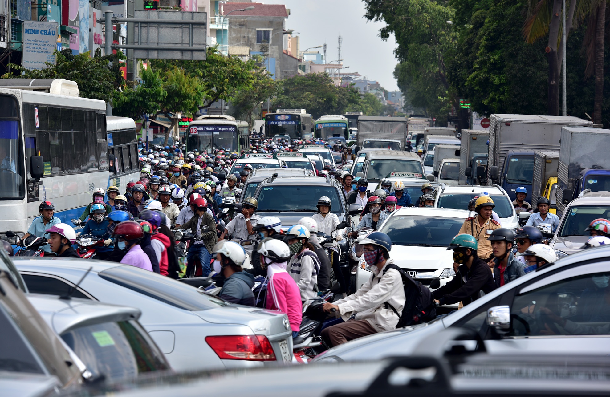 giao thong Sai Gon truoc va ngay mong 1 Tet anh 19