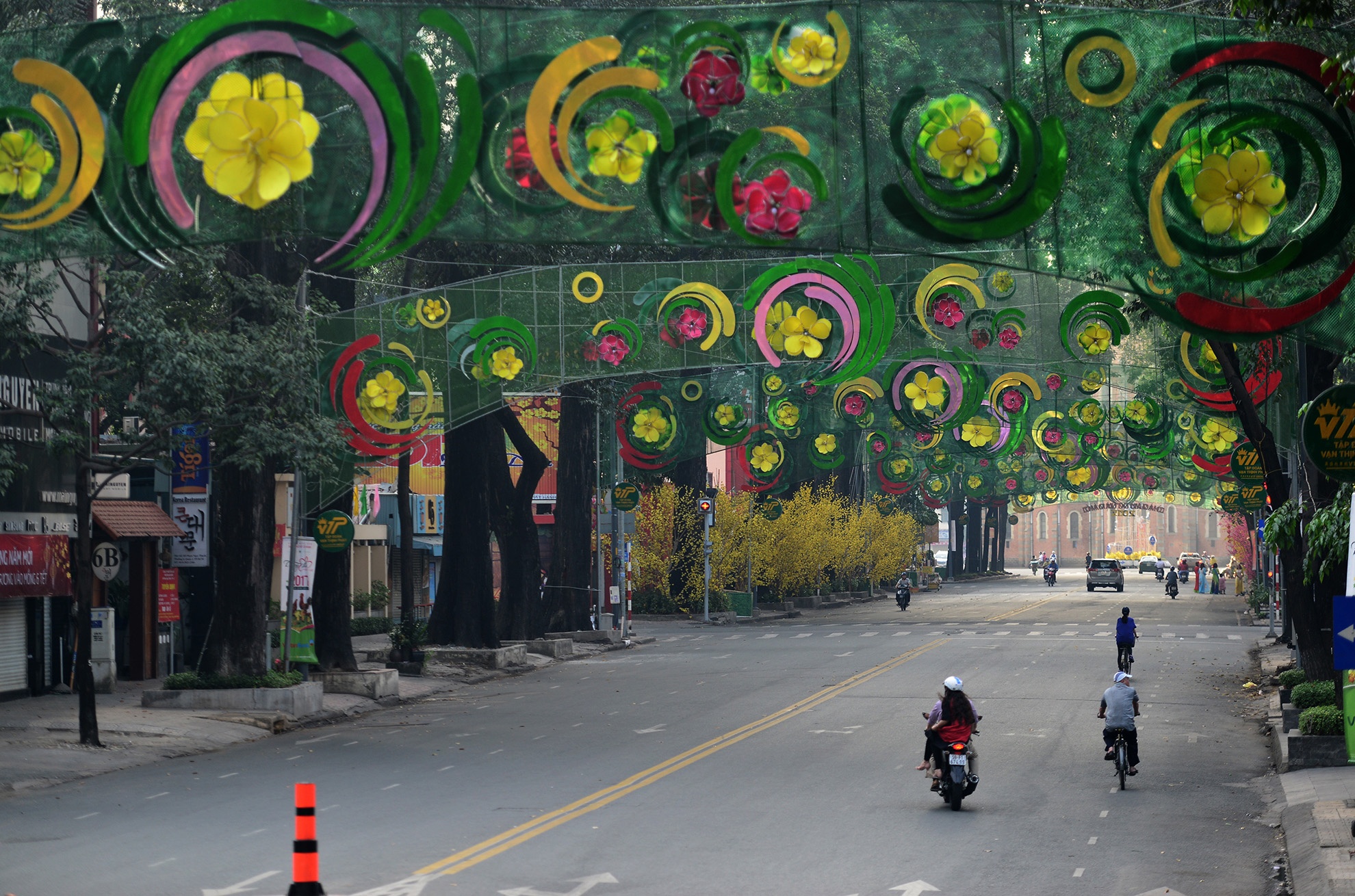 giao thong Sai Gon truoc va ngay mong 1 Tet anh 16