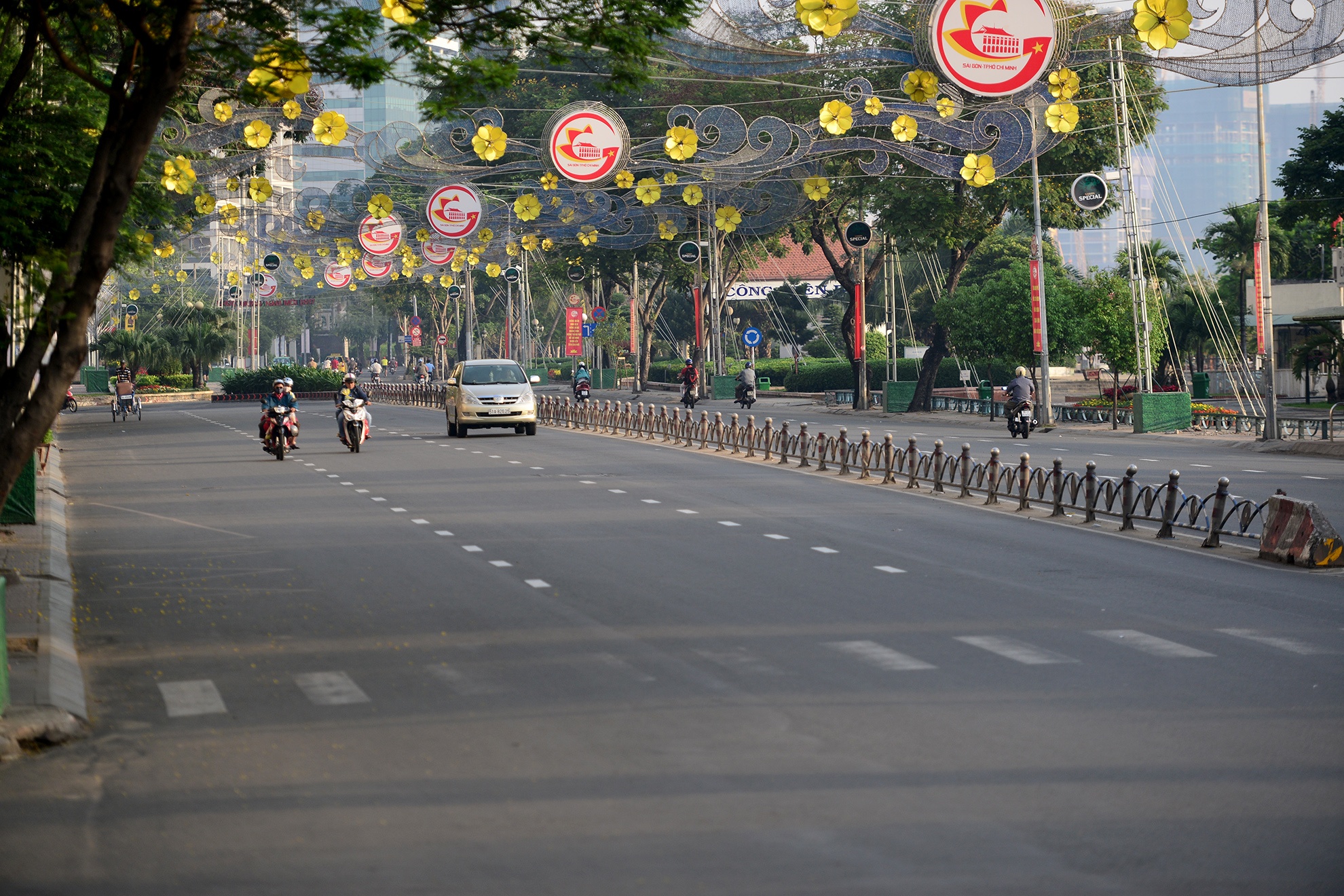 giao thong Sai Gon truoc va ngay mong 1 Tet anh 12