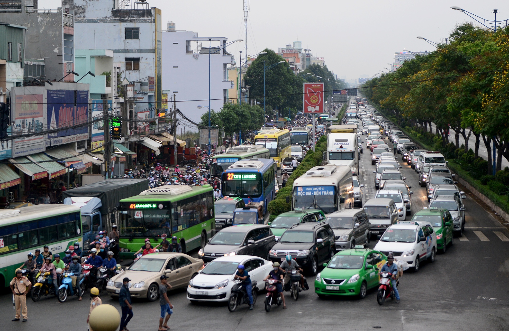 giao thong Sai Gon truoc va ngay mong 1 Tet anh 31