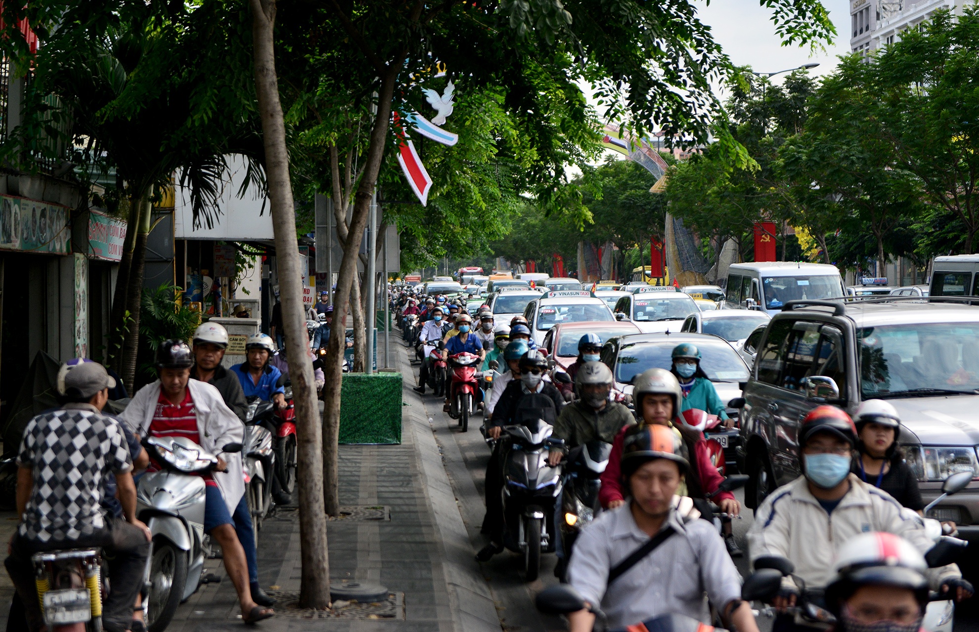 giao thong Sai Gon truoc va ngay mong 1 Tet anh 21