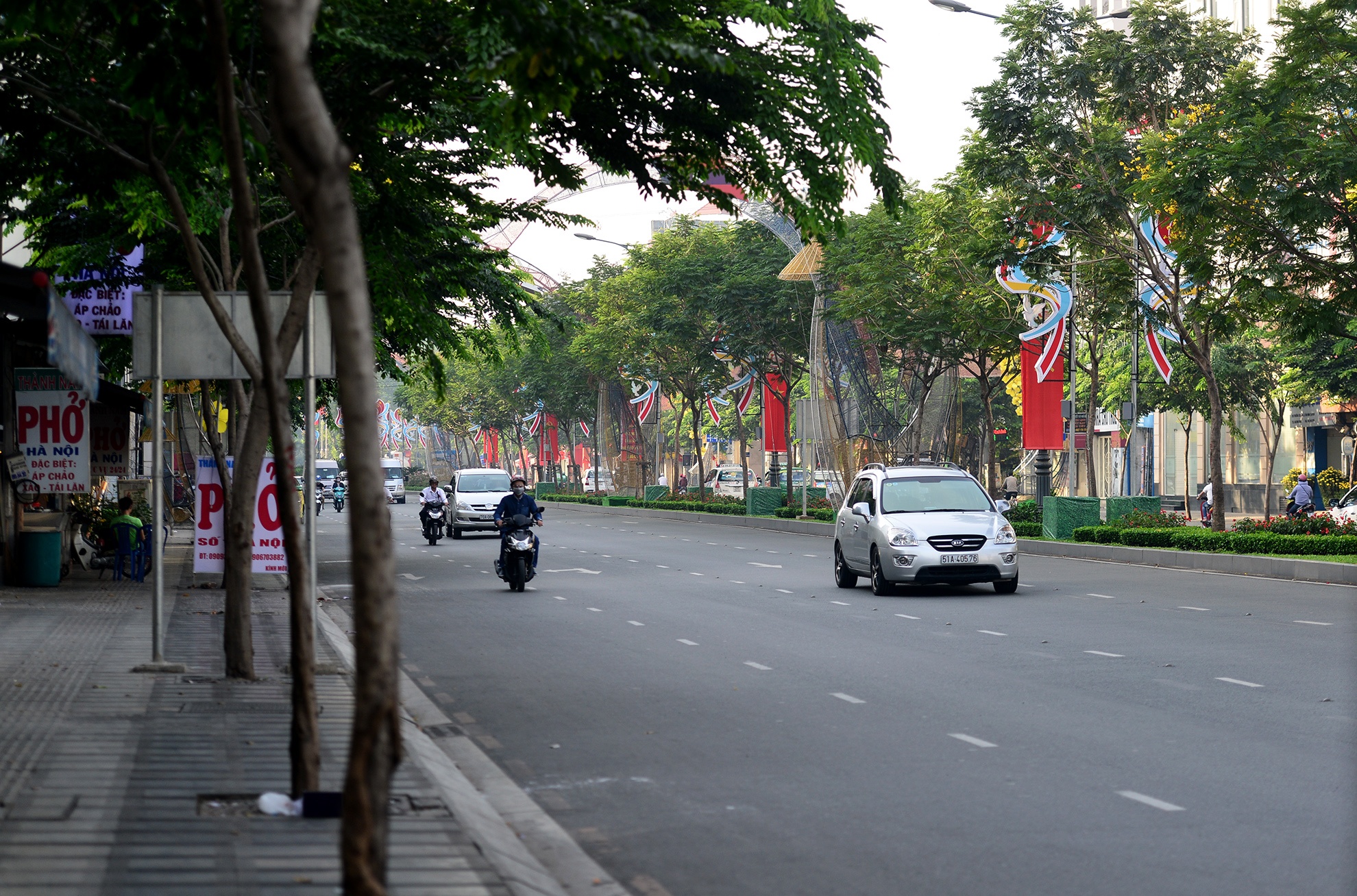 giao thong Sai Gon truoc va ngay mong 1 Tet anh 22