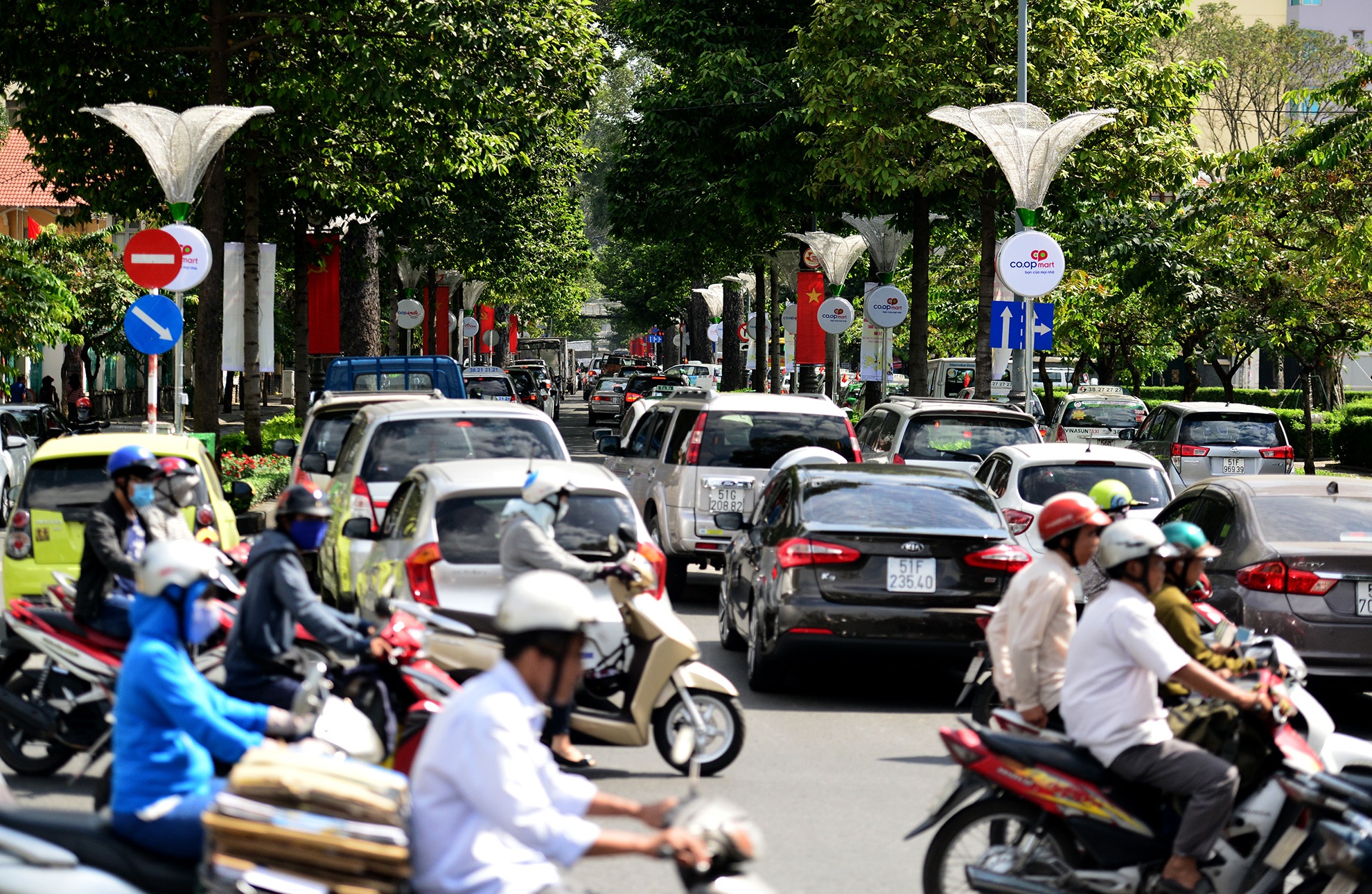 giao thong Sai Gon truoc va ngay mong 1 Tet anh 7