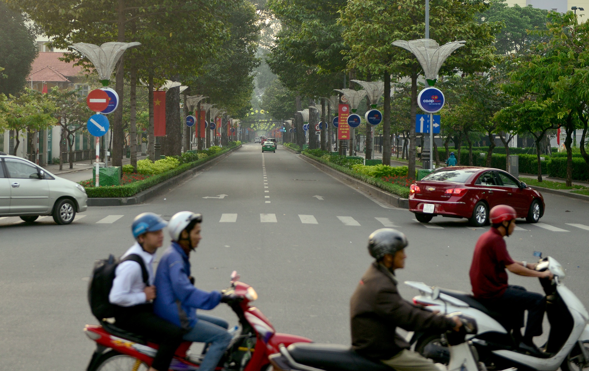 giao thong Sai Gon truoc va ngay mong 1 Tet anh 8