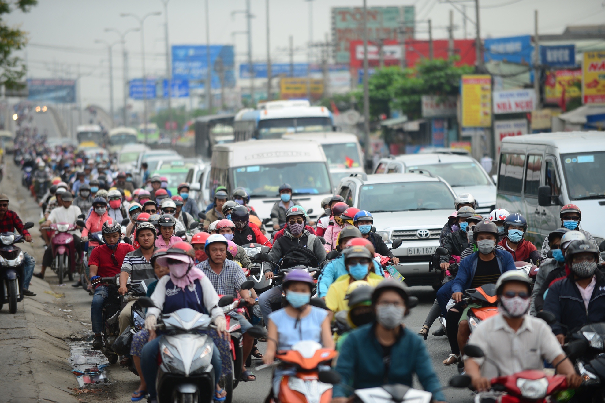 nguoi dan tro lai Sai Gon sau Tet anh 3