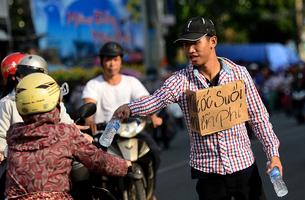Tuyen duong an uong mien phi ngay ram o Binh Duong hinh anh