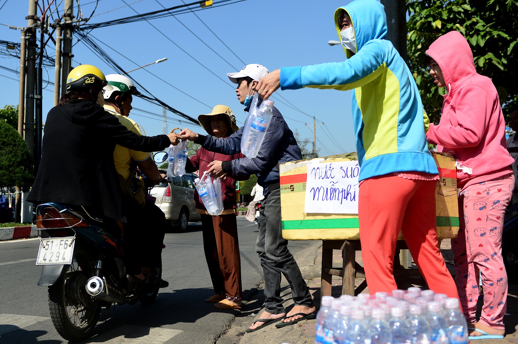 tuyen duong mien phi ngay ram o Binh Duong anh 1