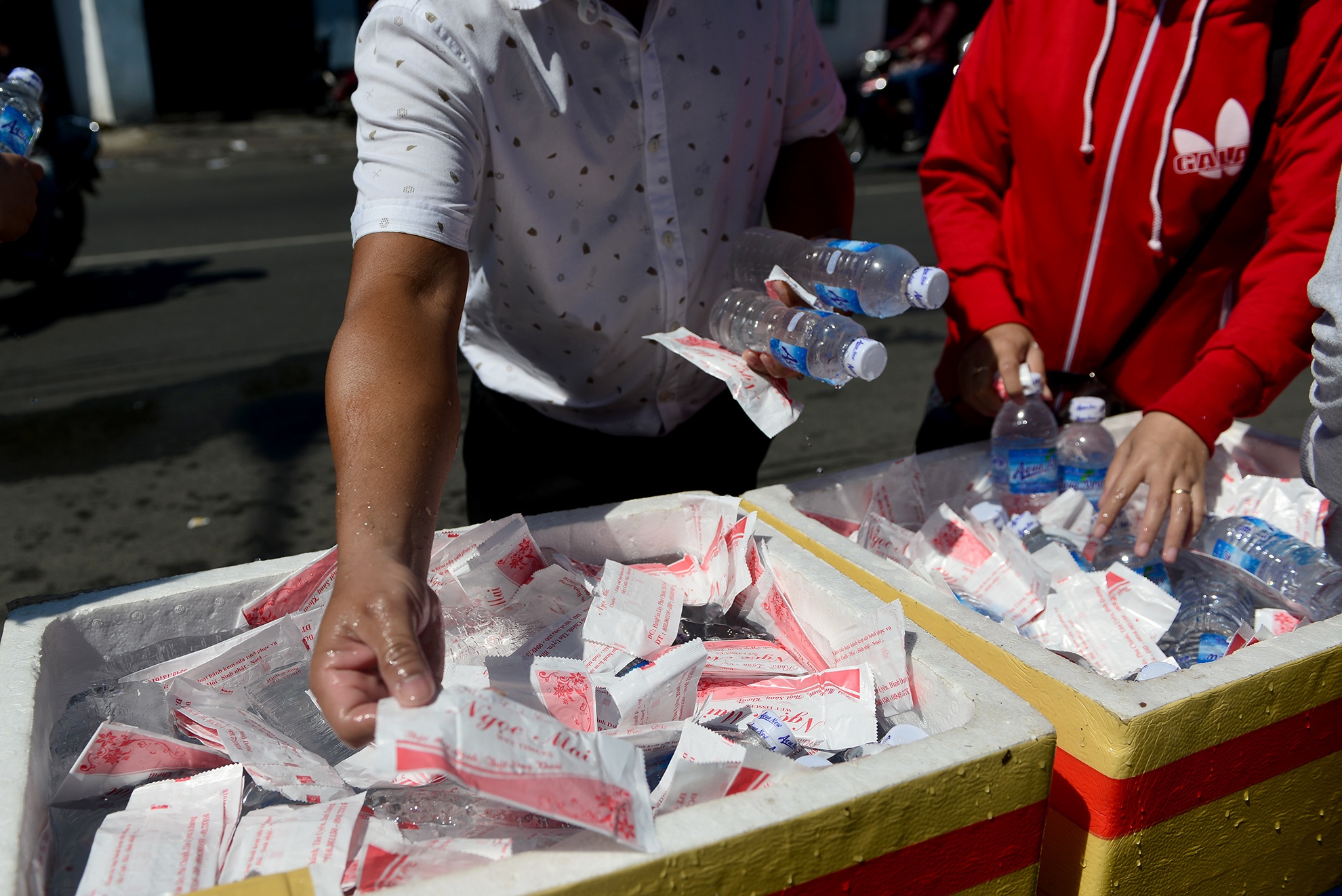 tuyen duong mien phi ngay ram o Binh Duong anh 2