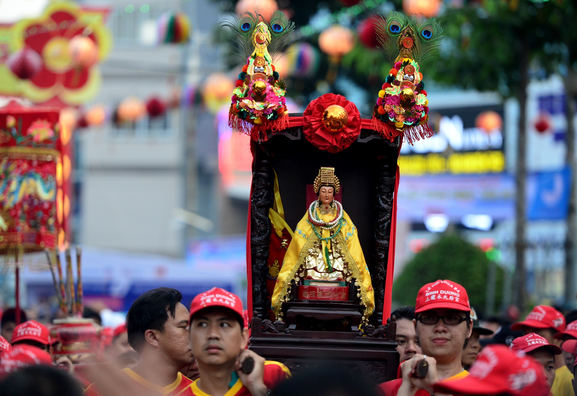 Le hoi ruoc kieu Ba day mau sac o Binh Duong hinh anh