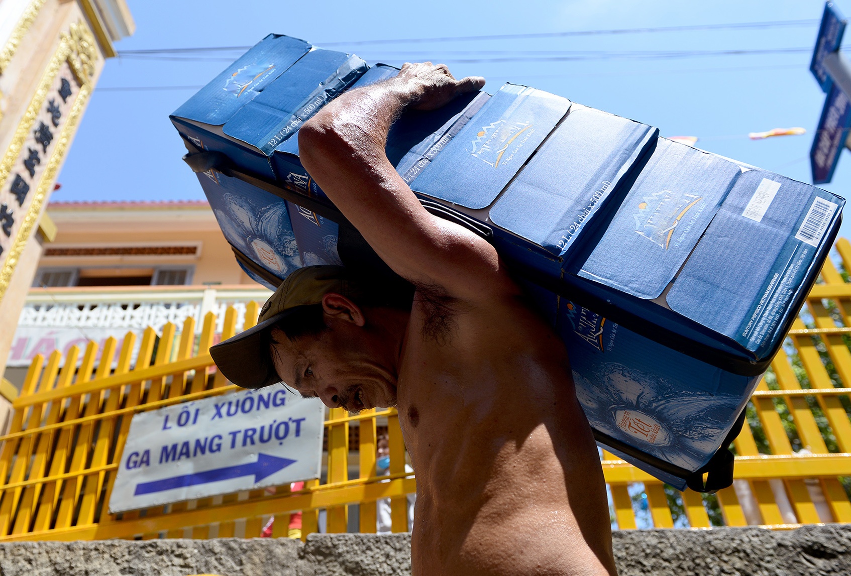 Nhung nguoi 'minh dong da sat' muu sinh tren nui Ba Den hinh anh