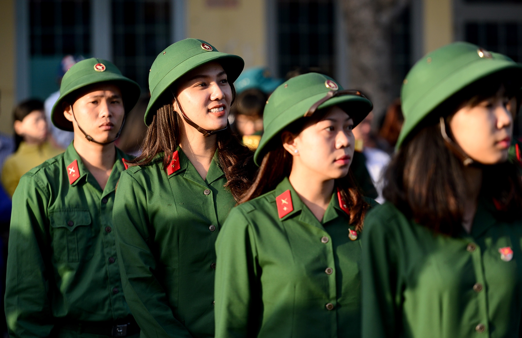 thanh nien TP.HCM bin rin len duong nhap ngu anh 6