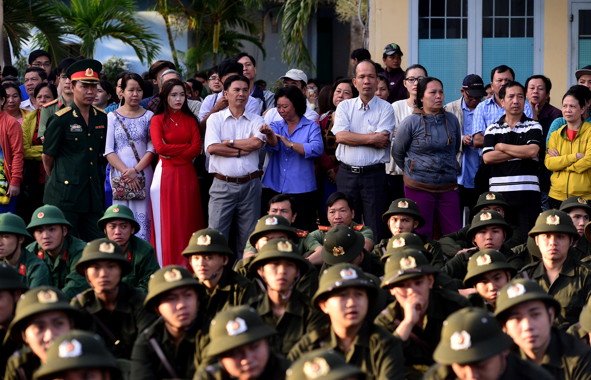 thanh nien TP.HCM bin rin len duong nhap ngu anh 8