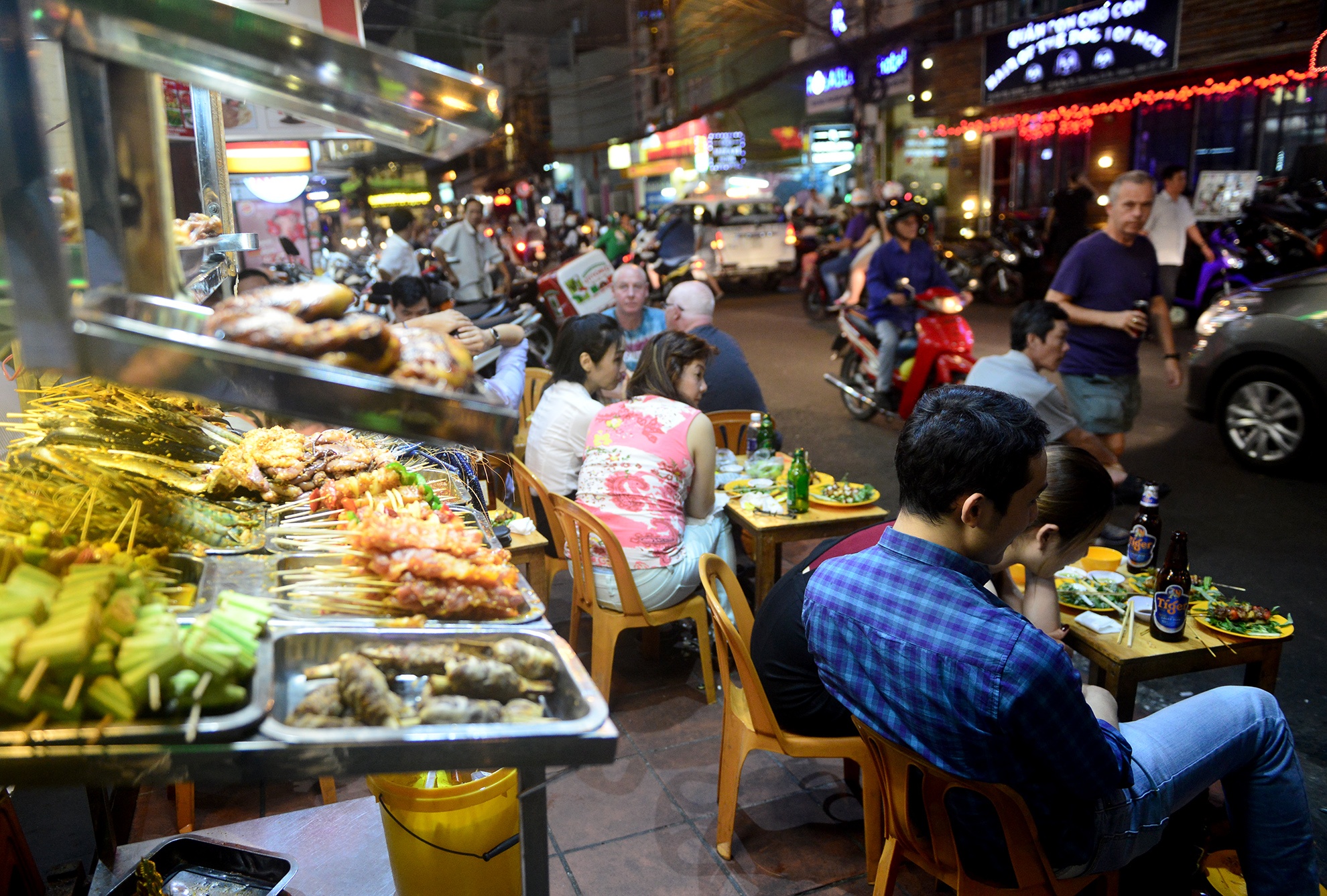 lan chiem via he o quan 1 vao ban dem anh 12