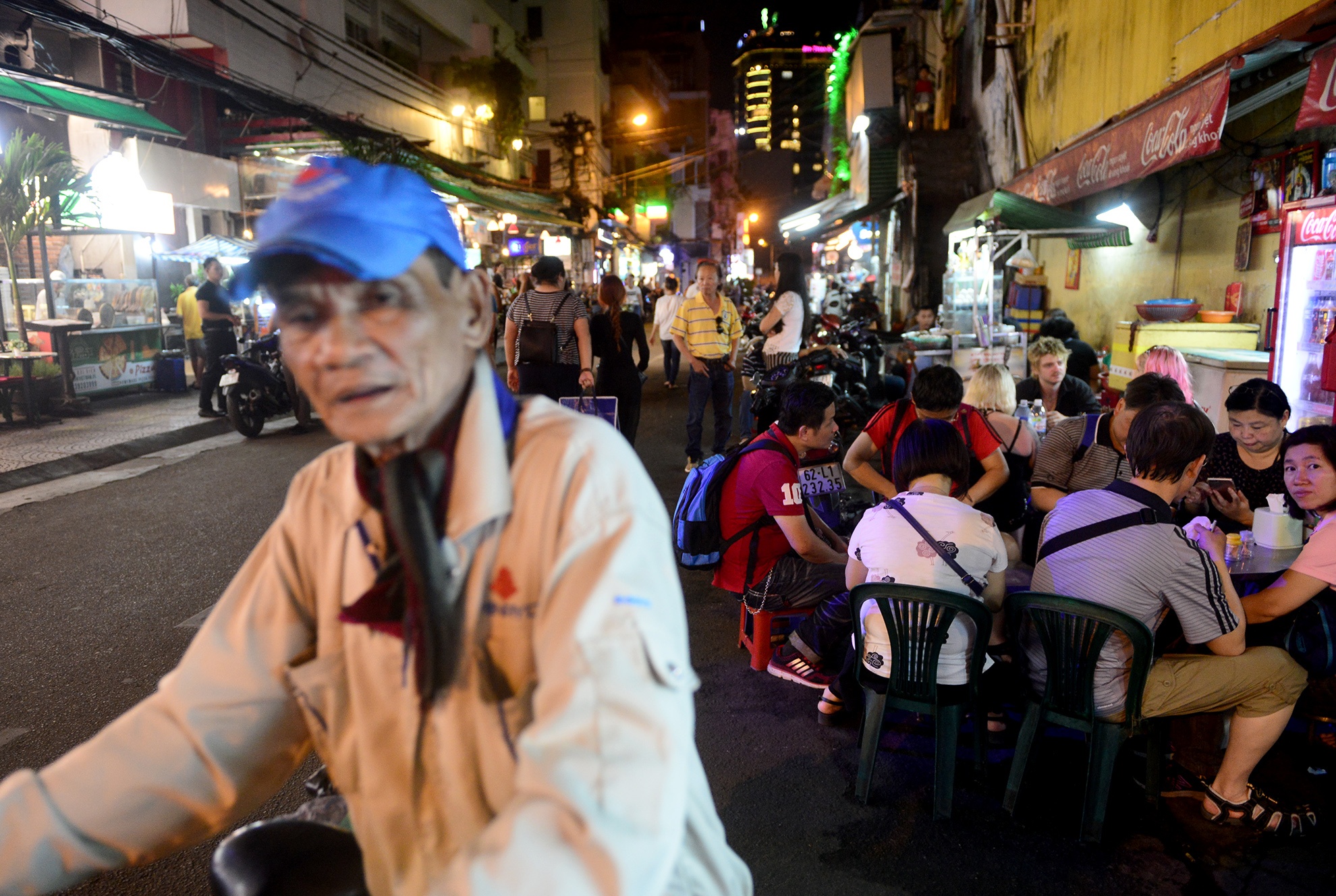 lan chiem via he o quan 1 vao ban dem anh 13