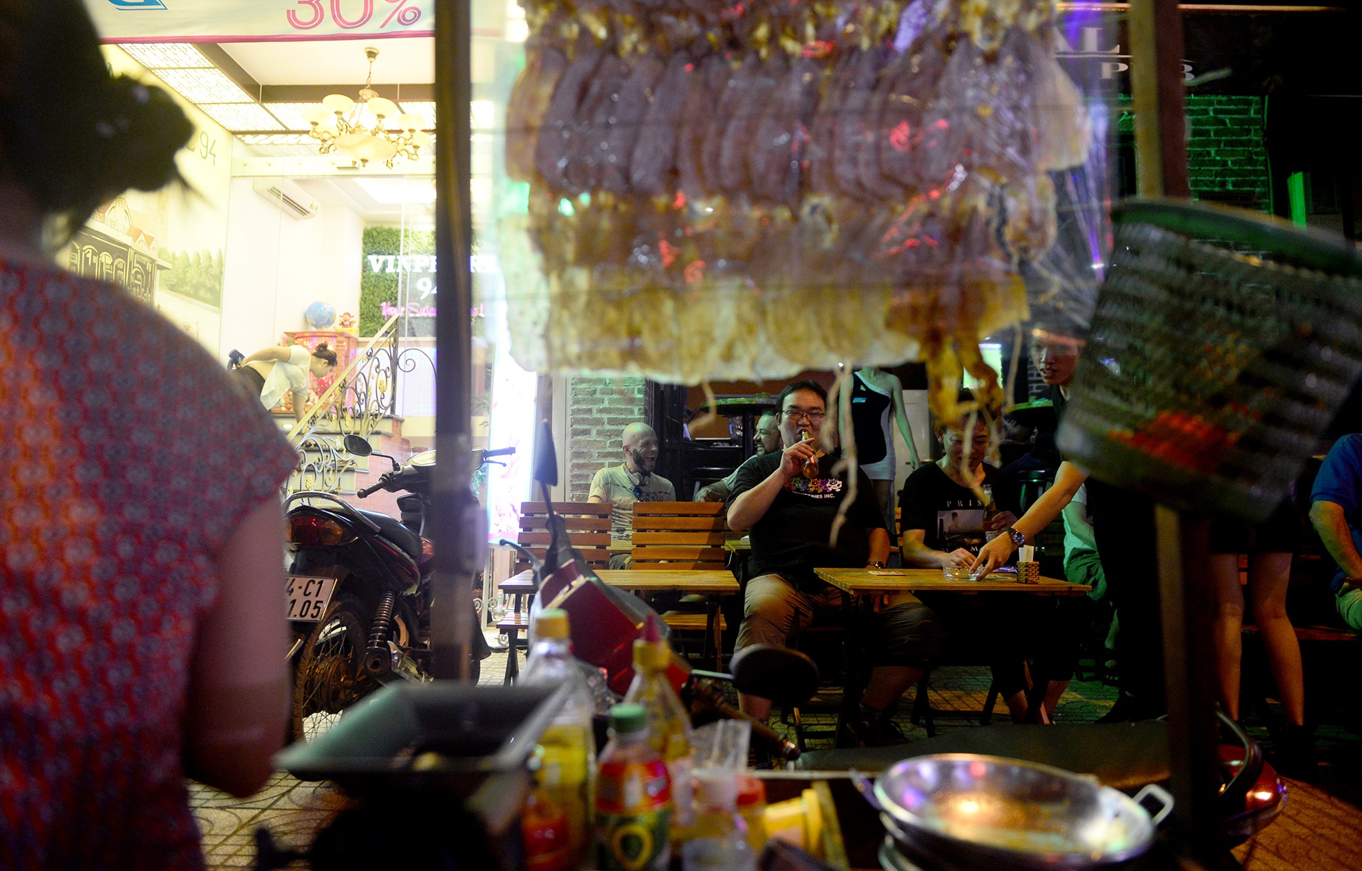 lan chiem via he o quan 1 vao ban dem anh 15