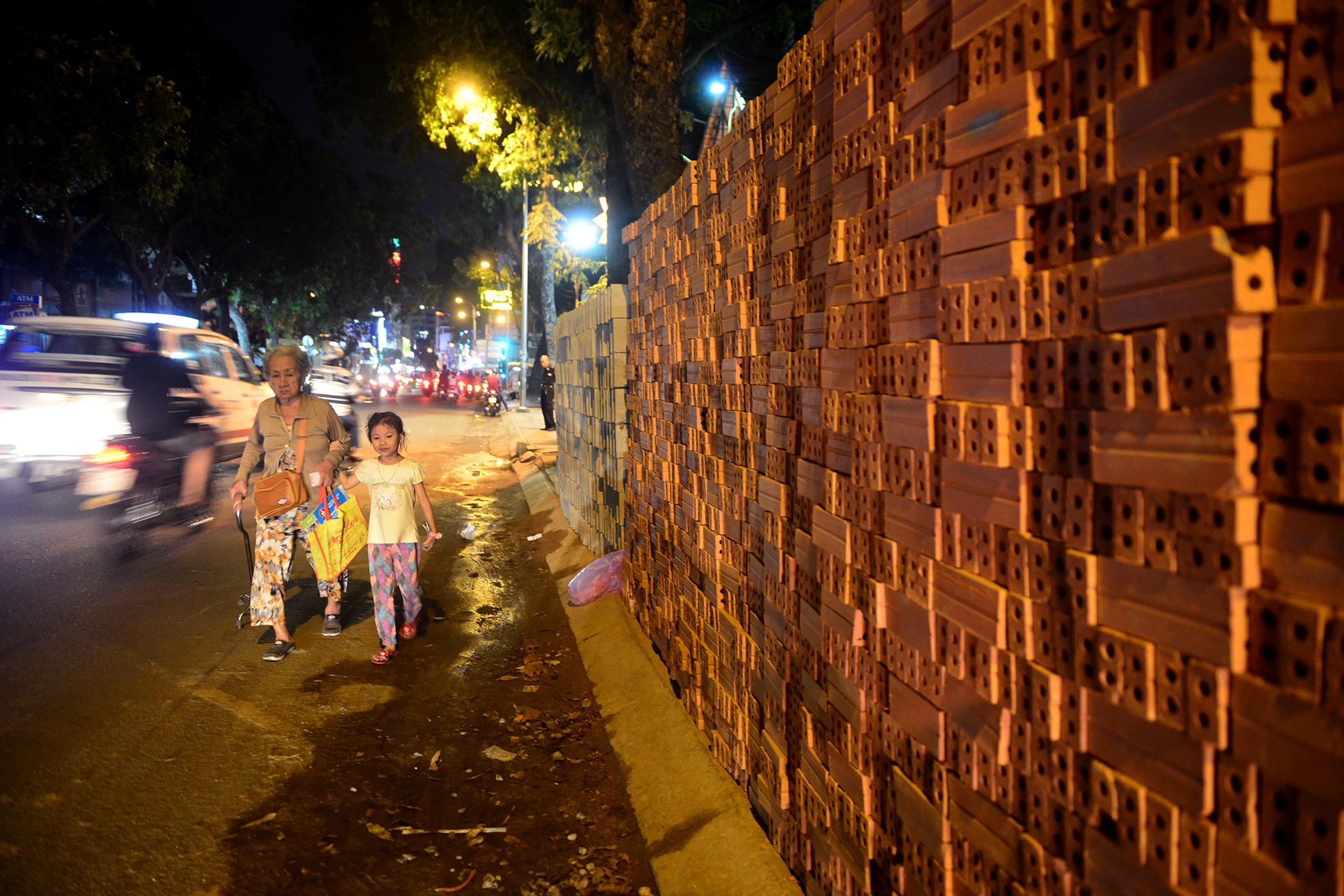 lan chiem via he o quan 1 vao ban dem anh 10