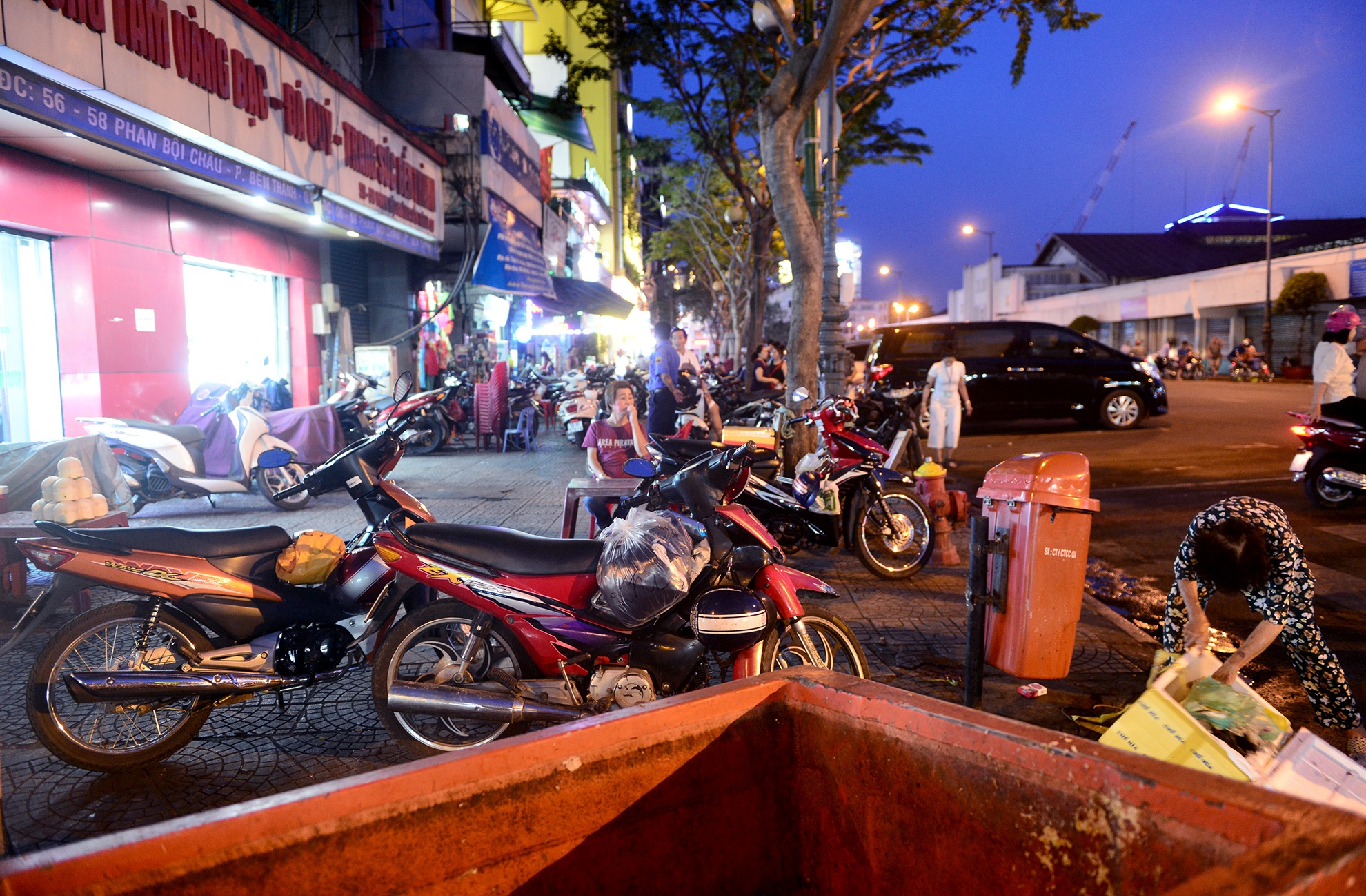 lan chiem via he o quan 1 vao ban dem anh 7