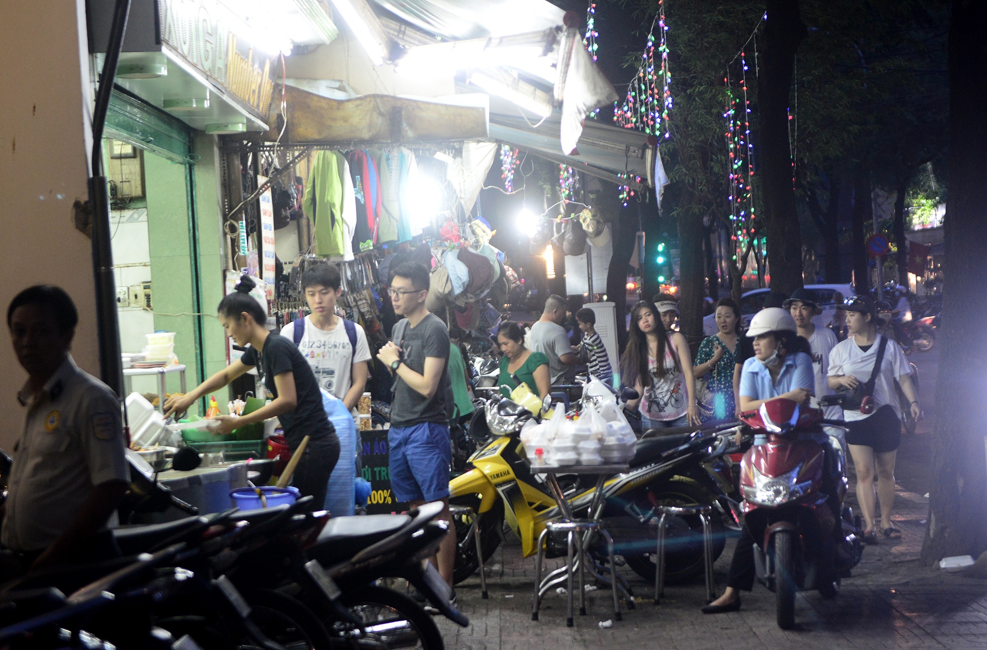 lan chiem via he o quan 1 vao ban dem anh 8