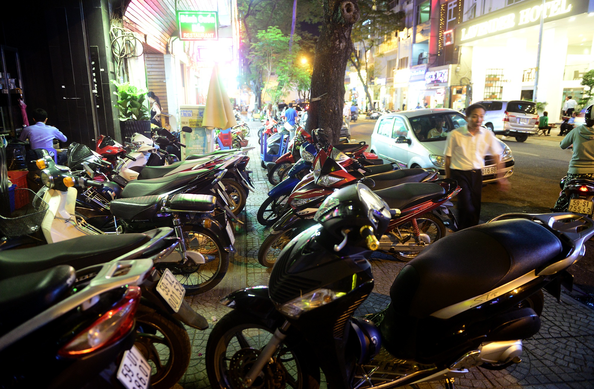 lan chiem via he o quan 1 vao ban dem anh 9