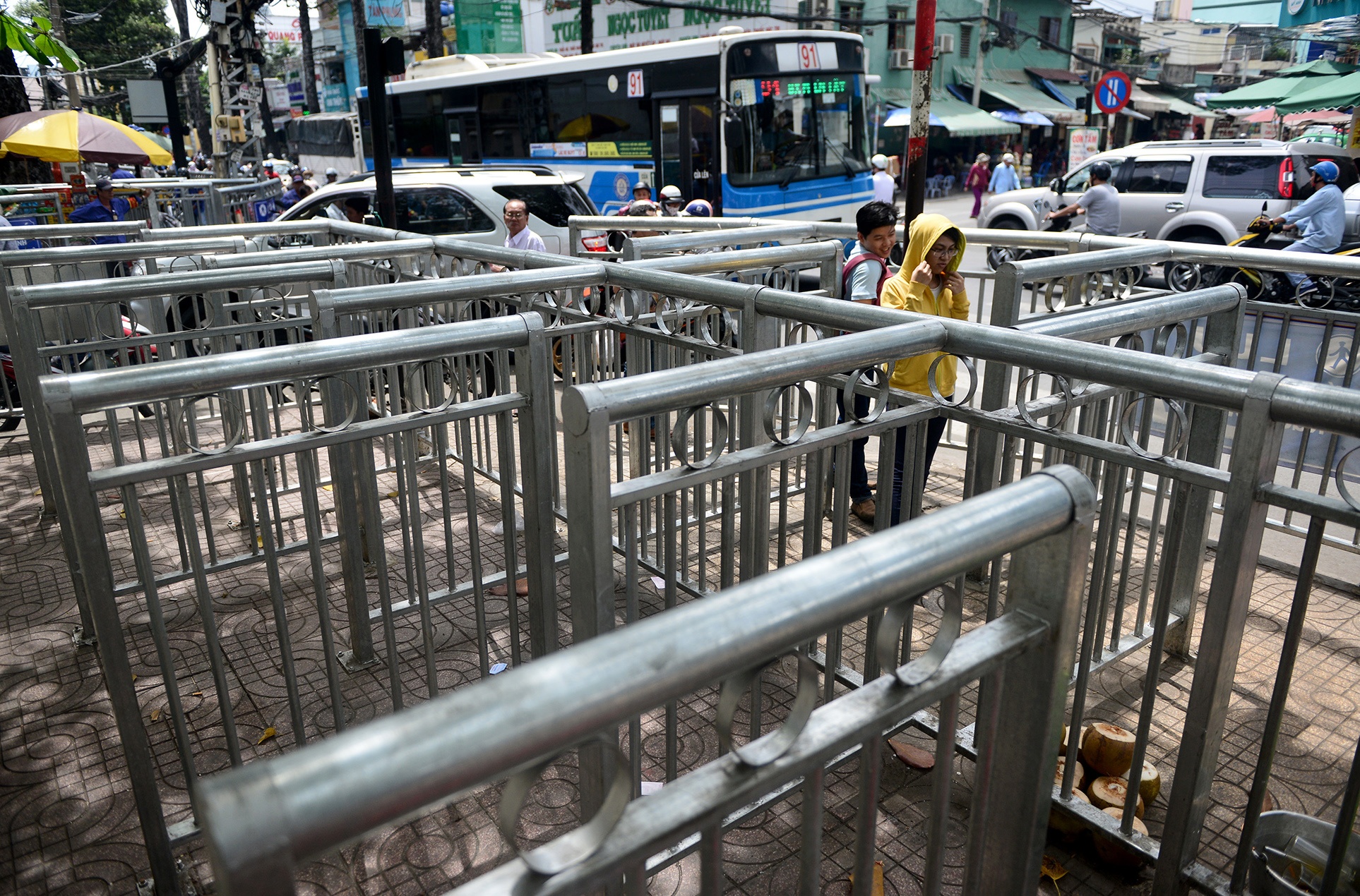 Rao chan via he nhu chuong thu o Sai Gon hinh anh