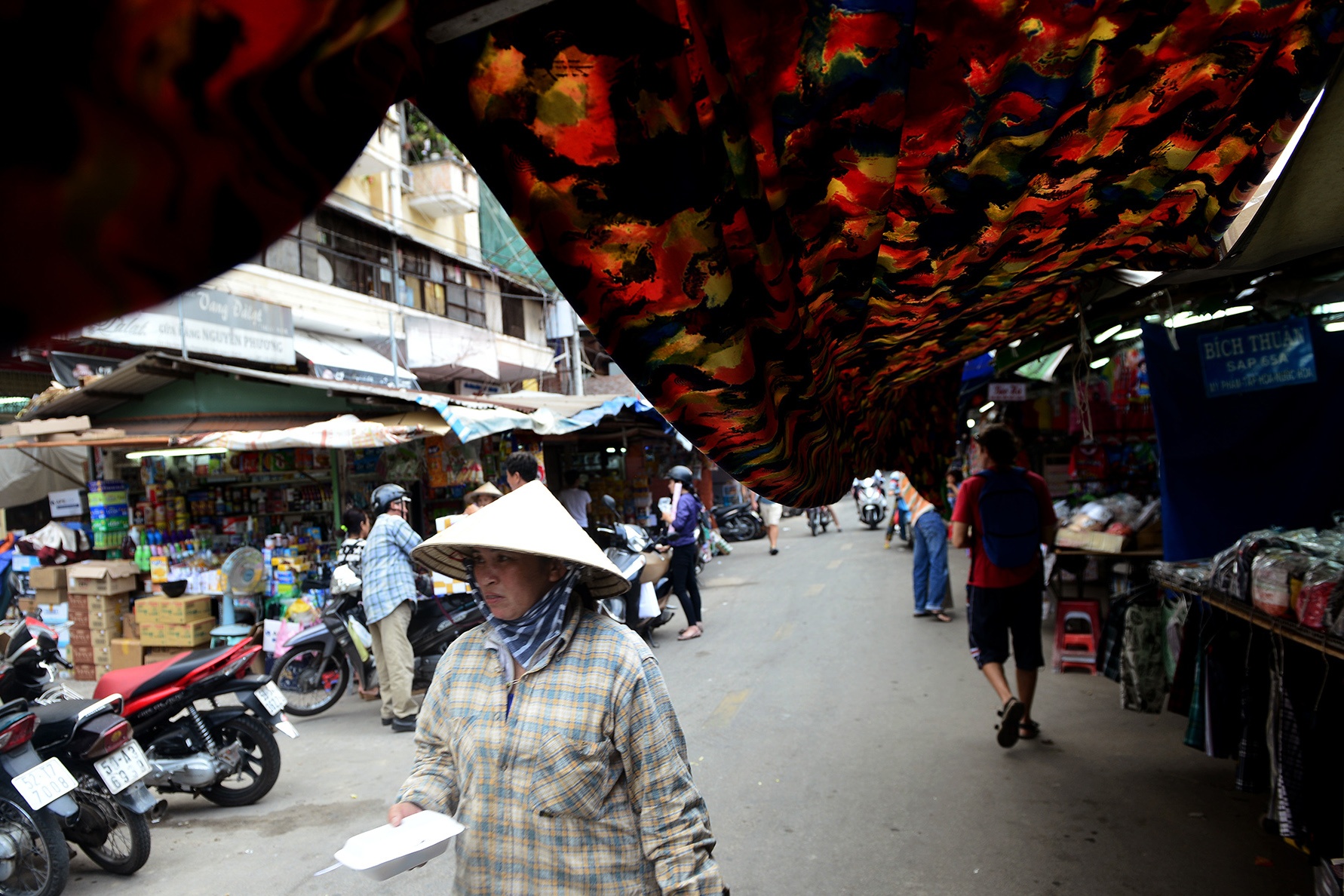 cho cu nhech nhac nam giua duong trung tam quan 1 anh 11