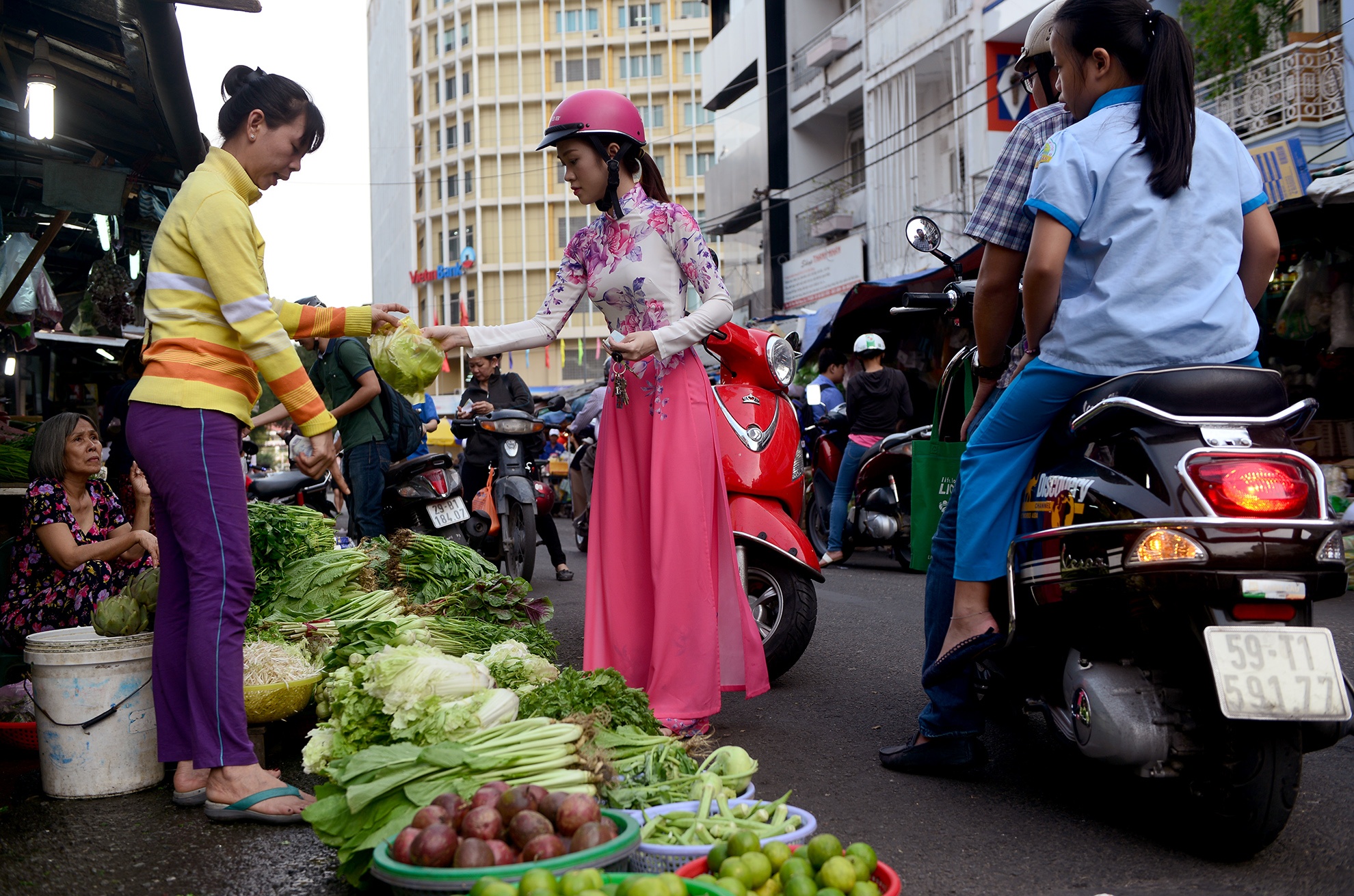 cho cu nhech nhac nam giua duong trung tam quan 1 anh 7