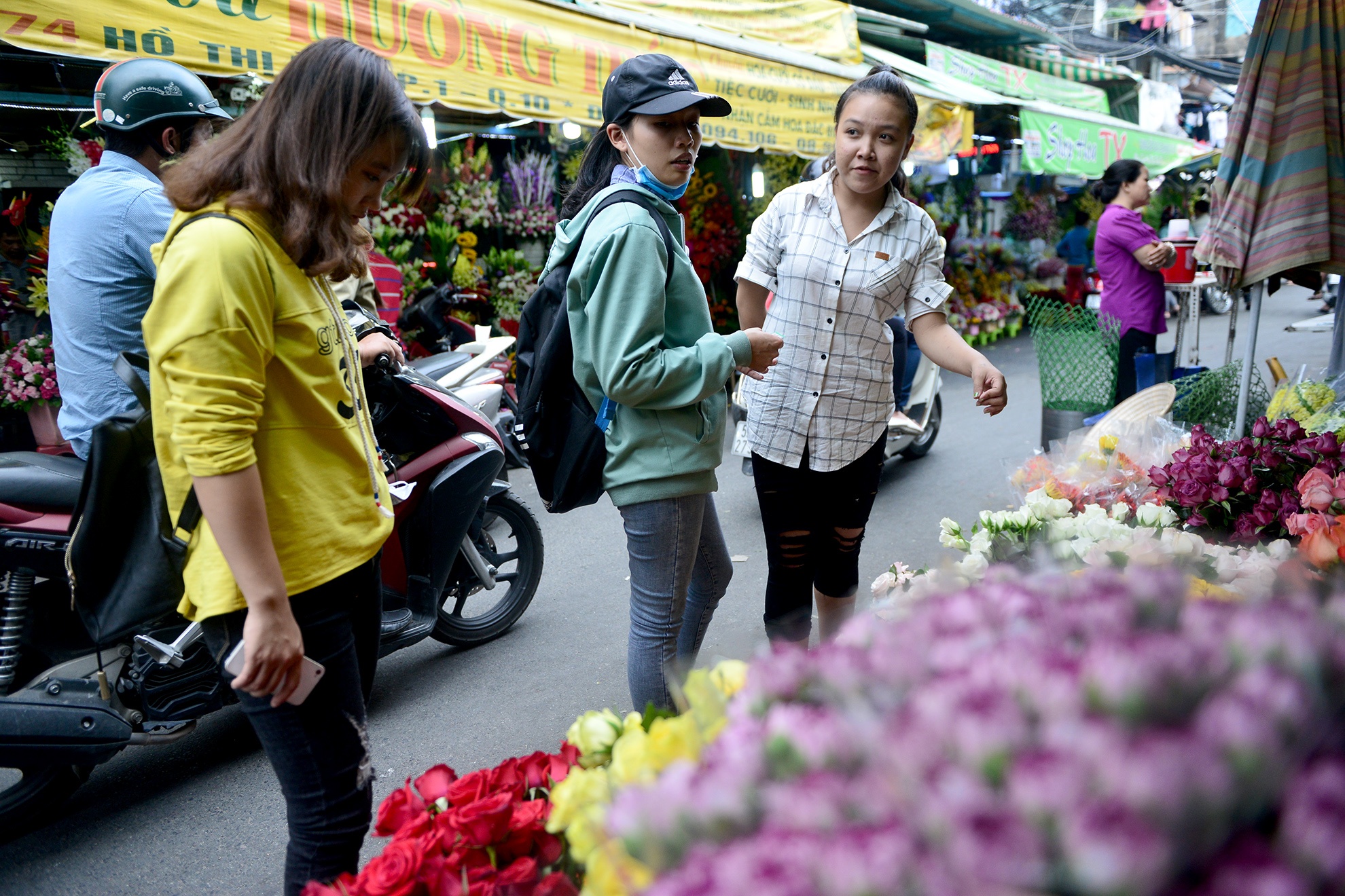 lan chiem via he,  long duong o cho hoa Ho Thi Ky anh 10
