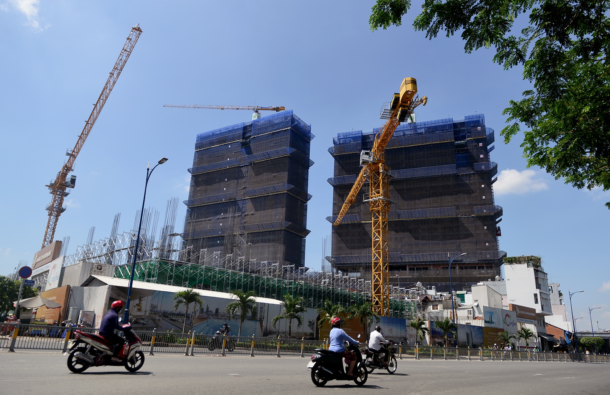 du an bat dong san moc len ben duong Ben Van Don anh 6