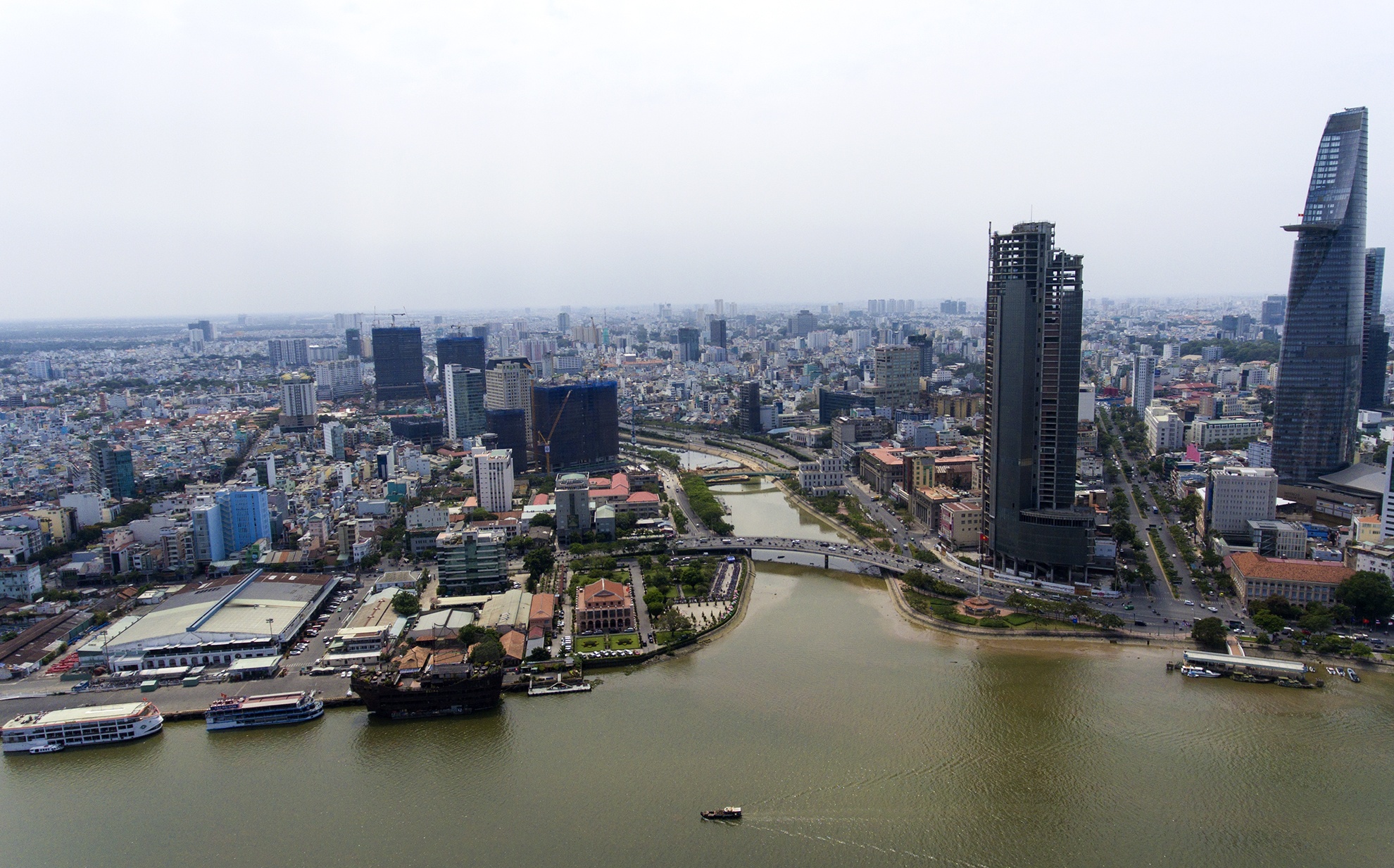 du an bat dong san moc len ben duong Ben Van Don anh 2