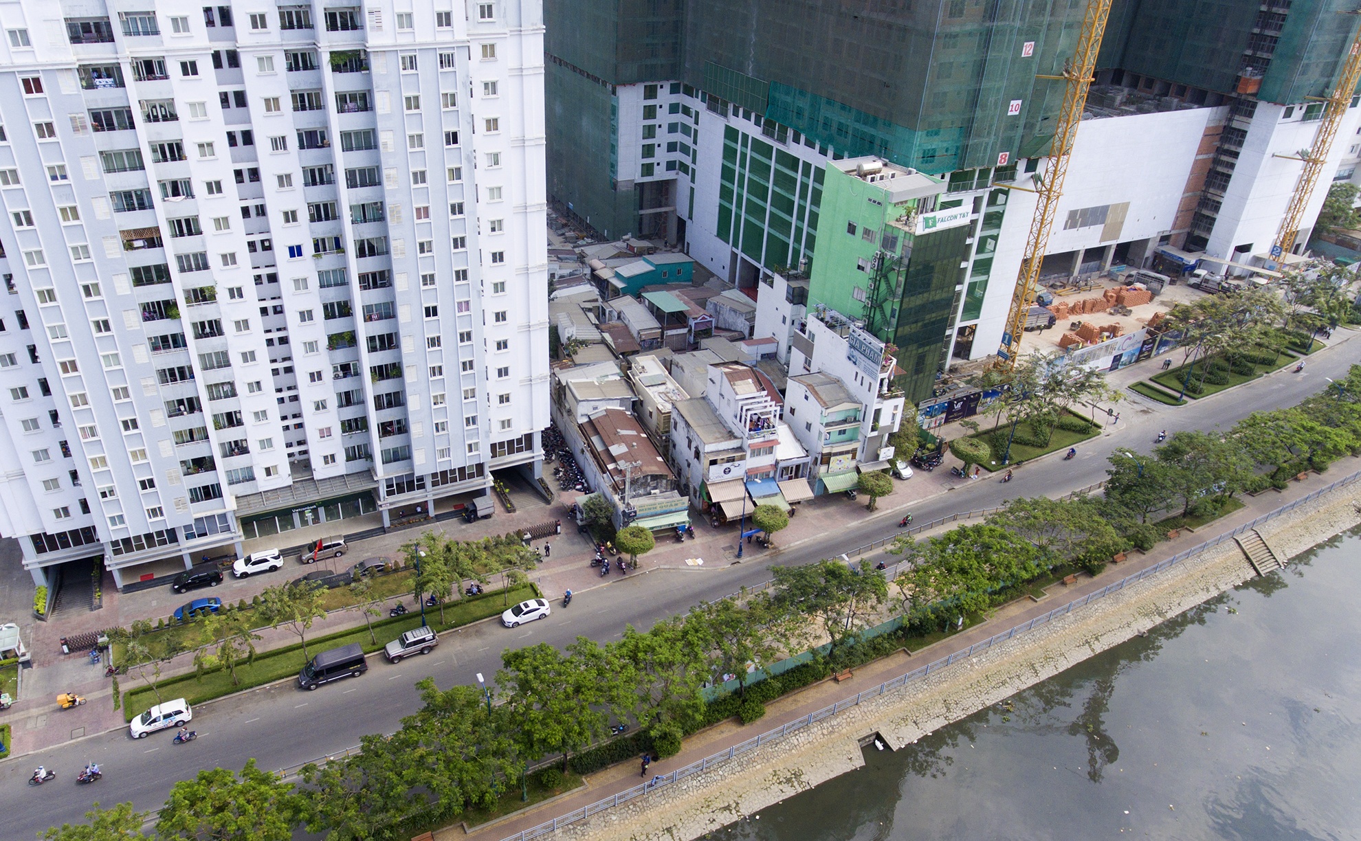 du an bat dong san moc len ben duong Ben Van Don anh 12