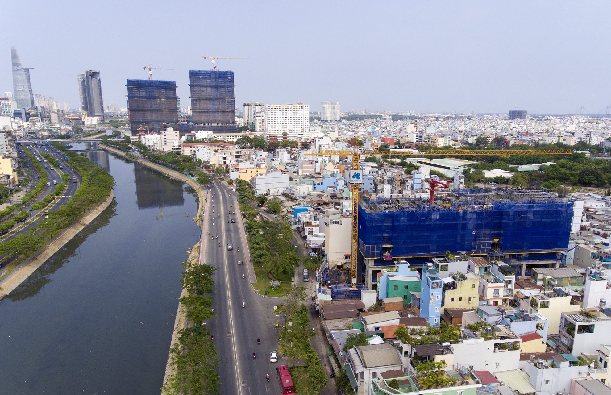 du an bat dong san moc len ben duong Ben Van Don anh 7