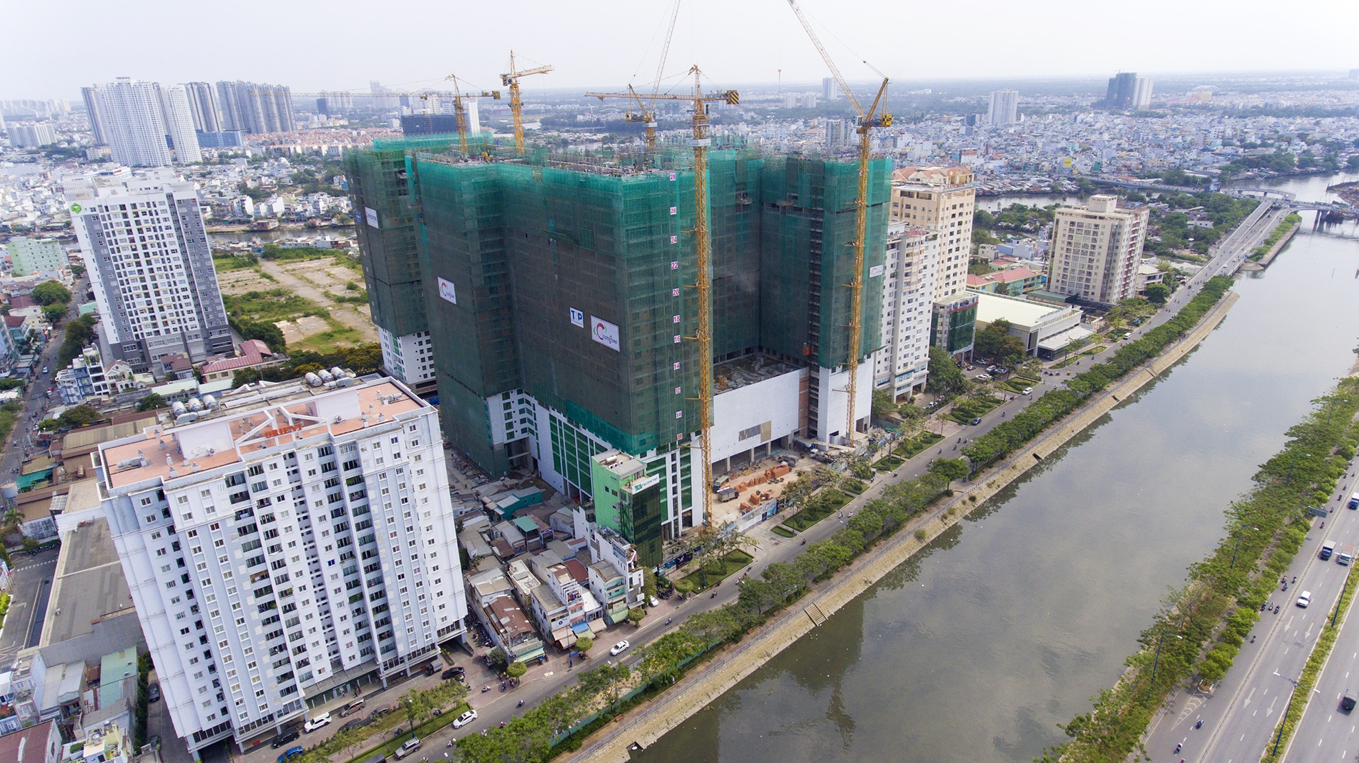 du an bat dong san moc len ben duong Ben Van Don anh 8