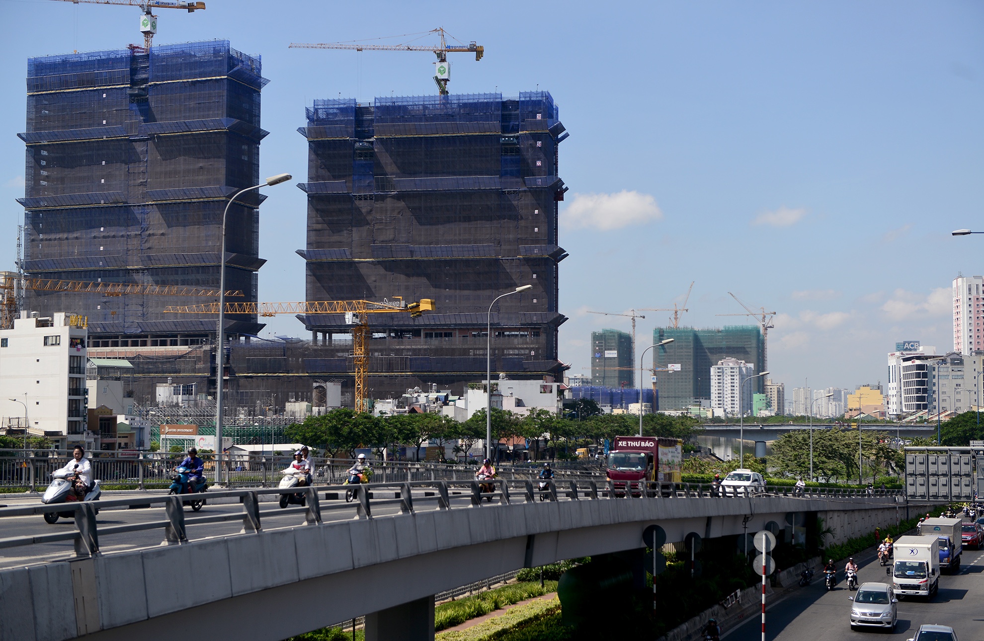 du an bat dong san moc len ben duong Ben Van Don anh 9