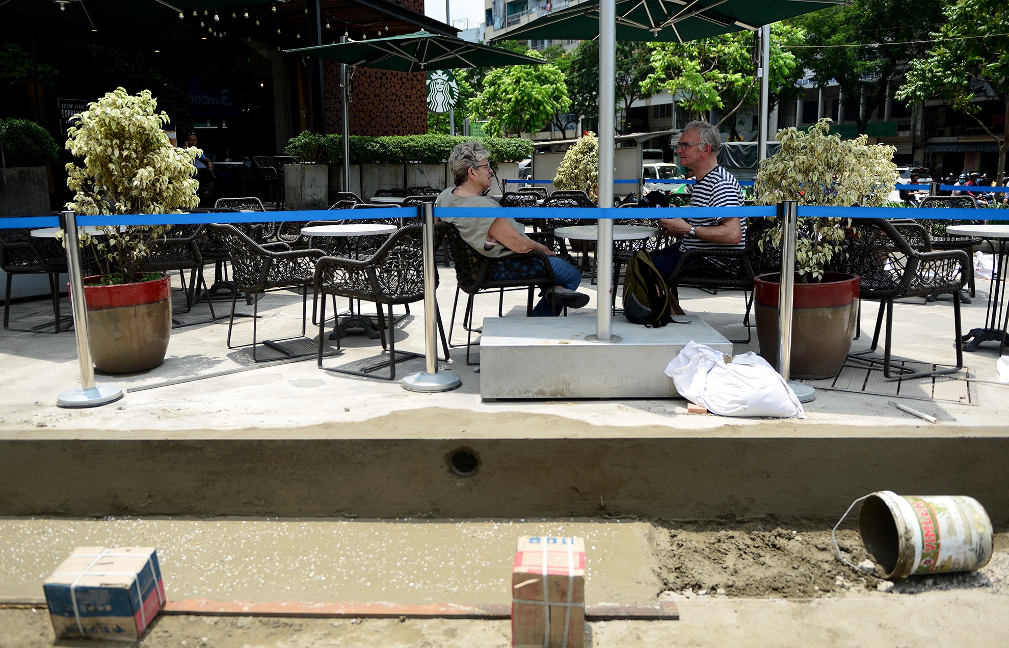 Mat tien quan ca phe tay tan hoang khi bi thao do anh 14