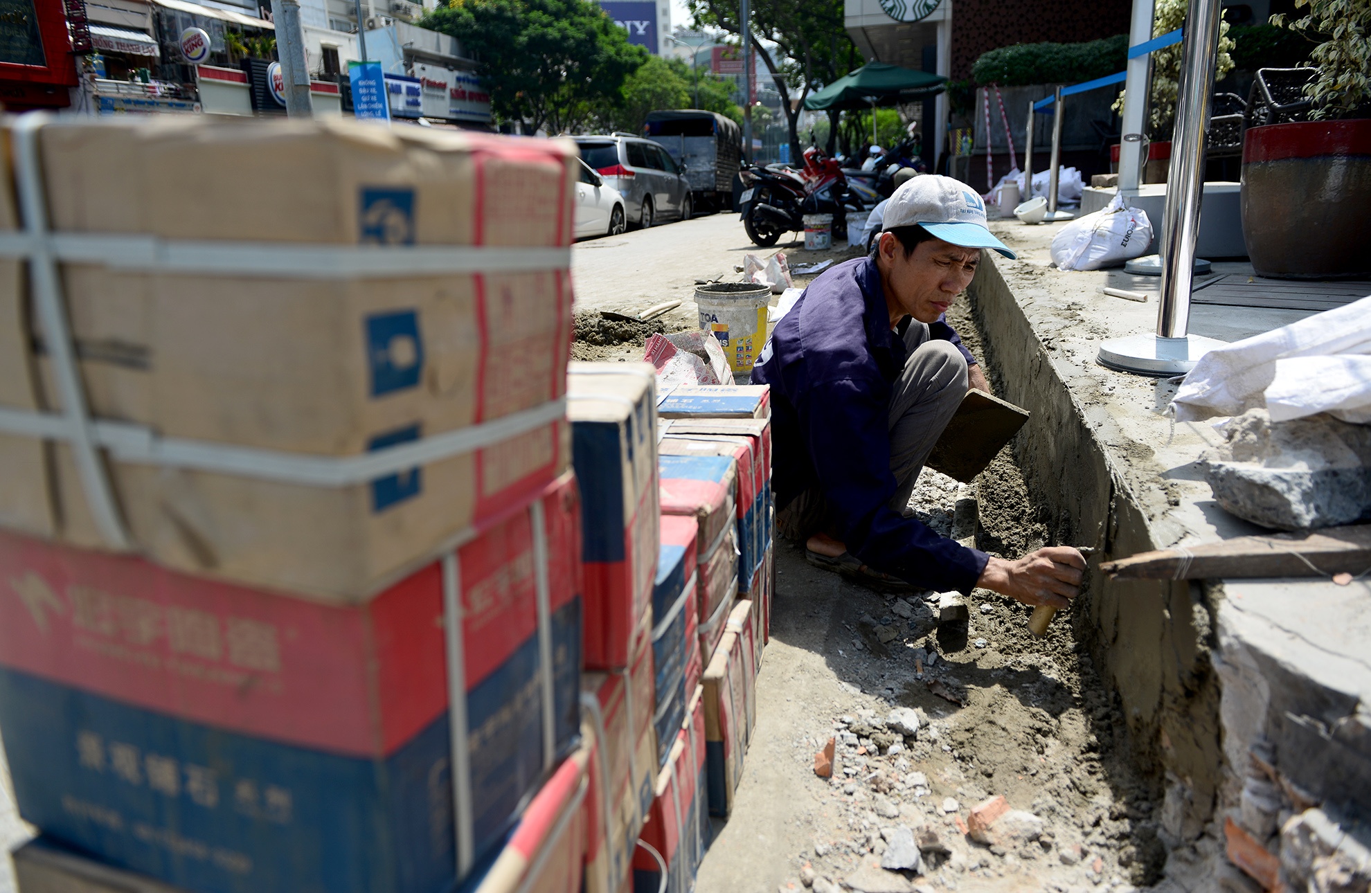 Mat tien quan ca phe tay tan hoang khi bi thao do anh 12